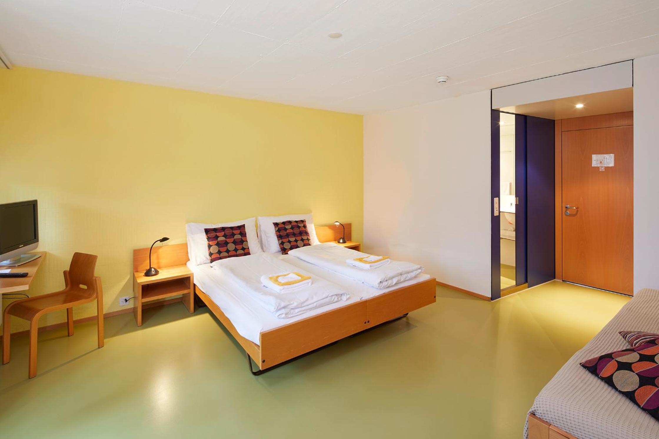 Deluxe Twin Room - Photo 2