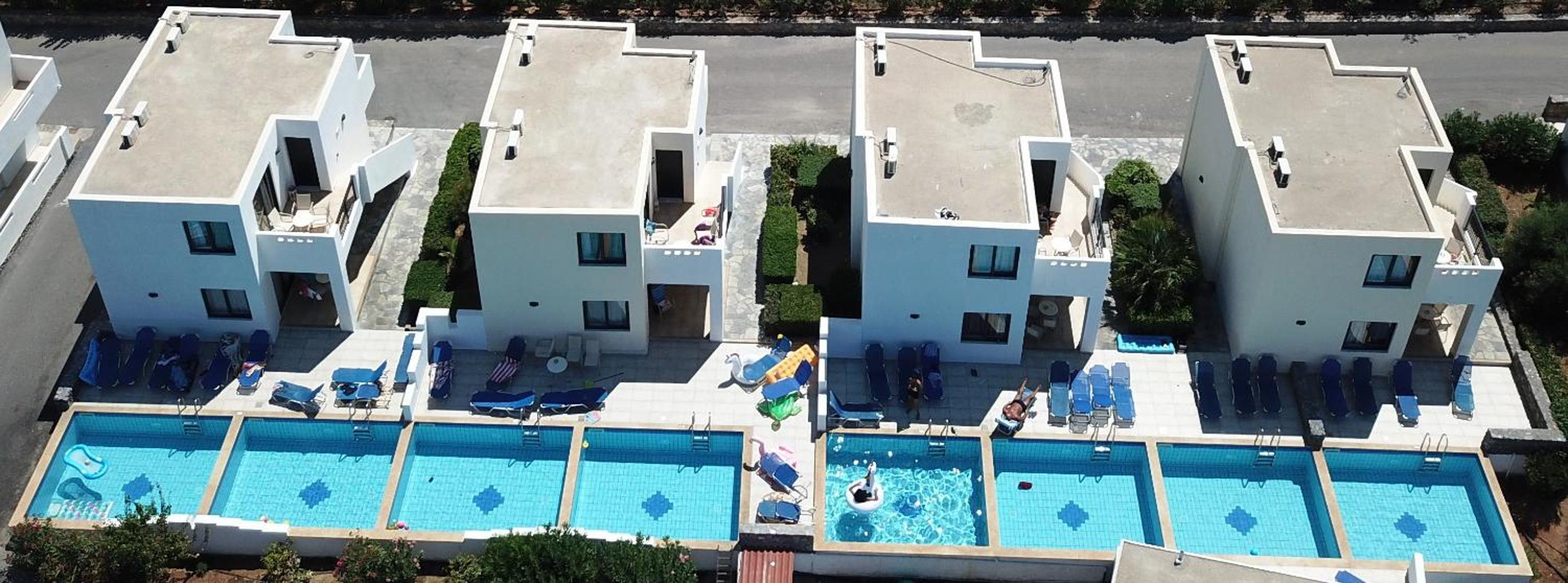 Villa with Private Pool - Photo 3