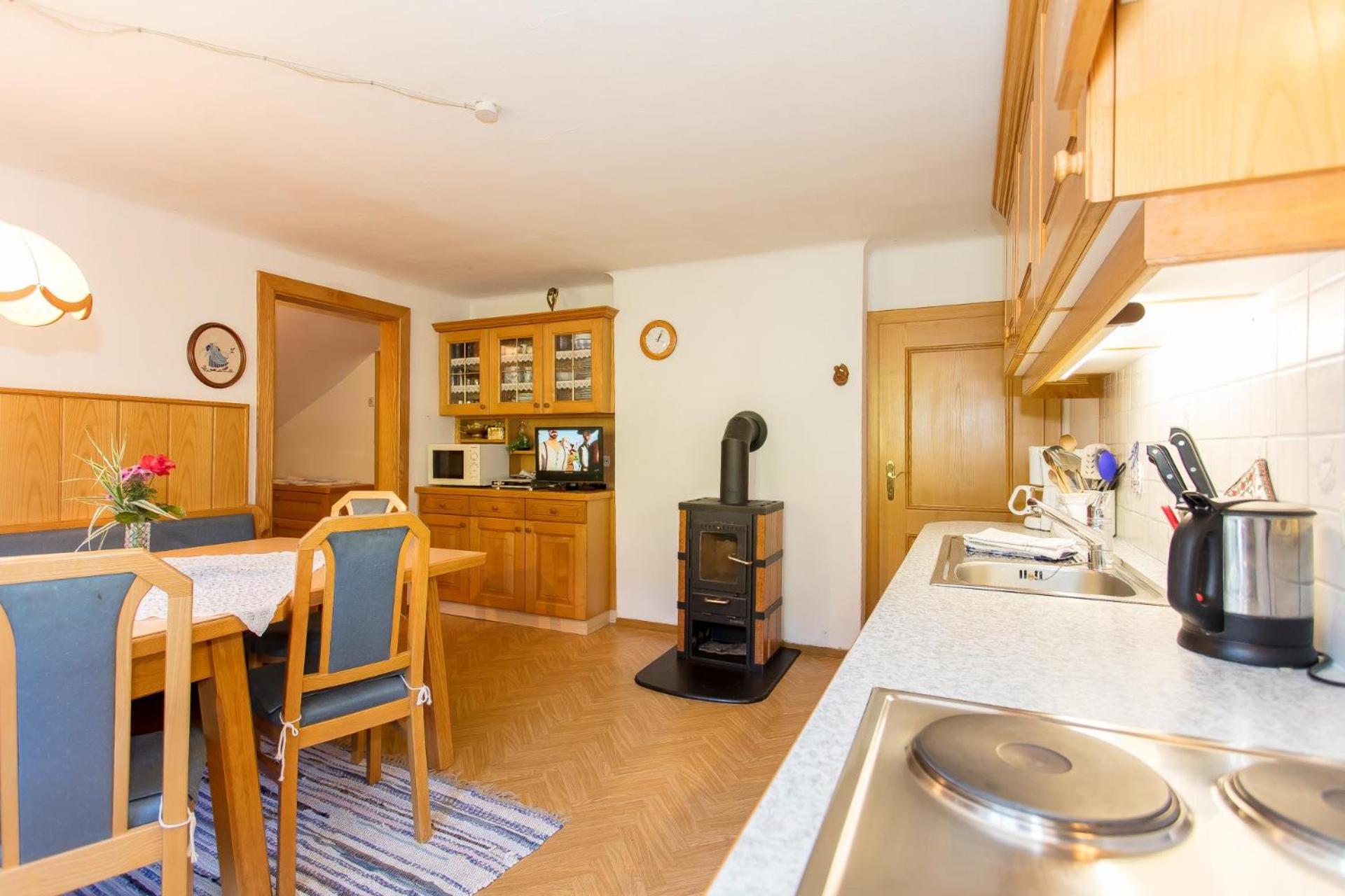 Four-Bedroom Apartment with Balcony  - Photo 5