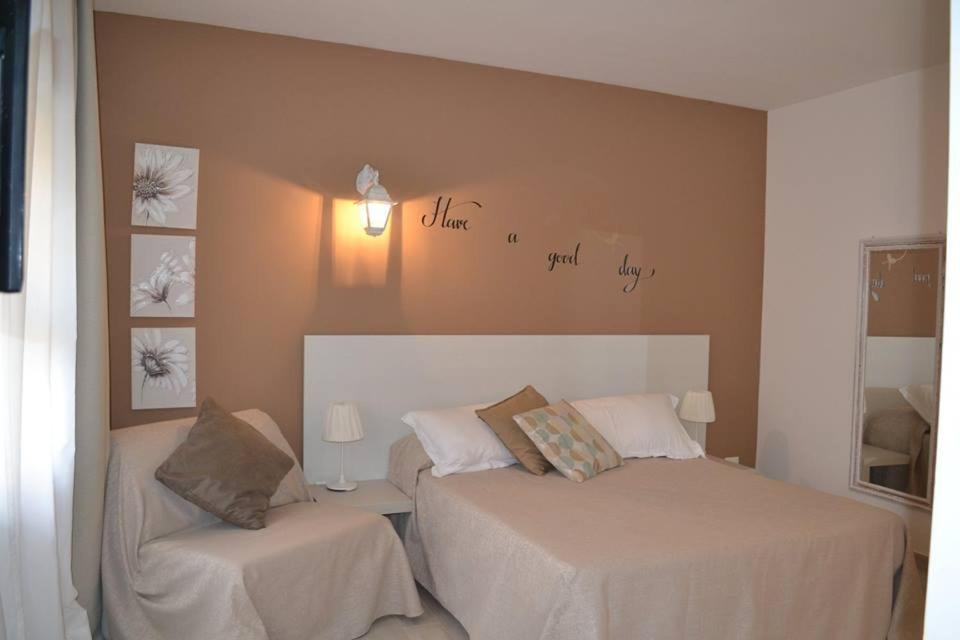 Deluxe Room (2 Adults + 1 Child) photo 1