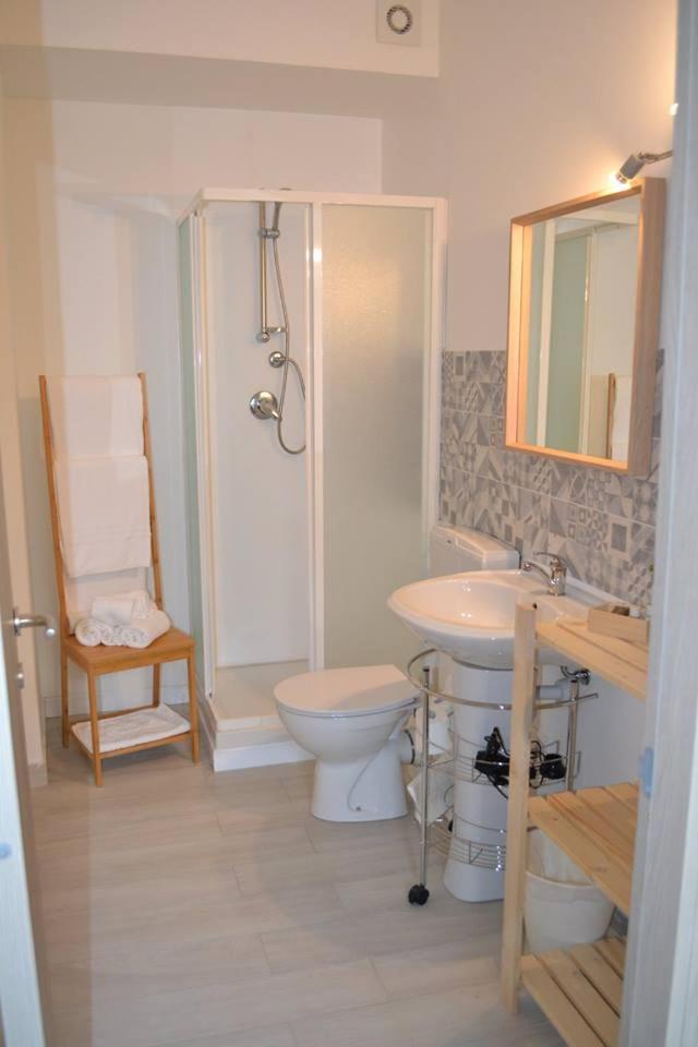 Deluxe Room (2 Adults + 1 Child) photo 2