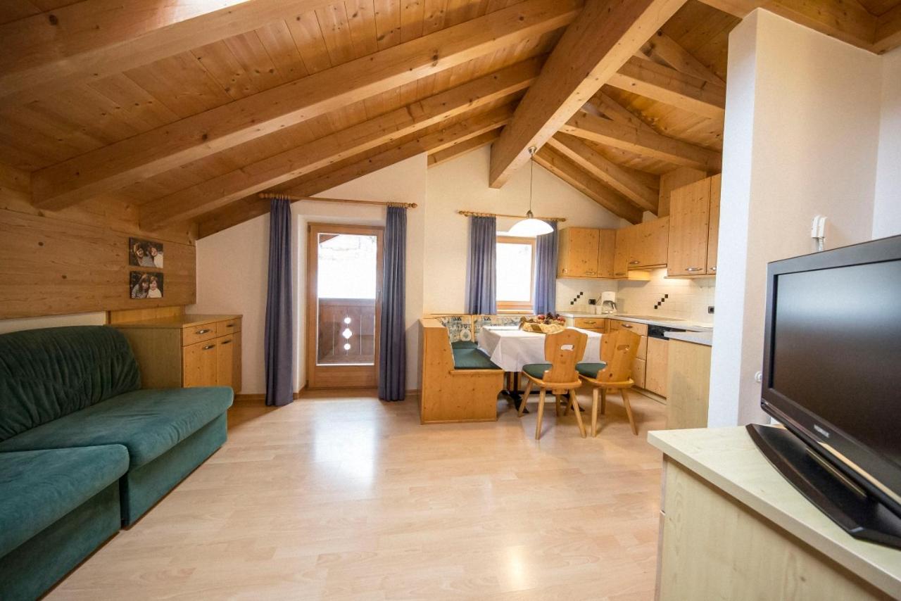 Two-Bedroom Apartment with Mountain View (4 Adults)