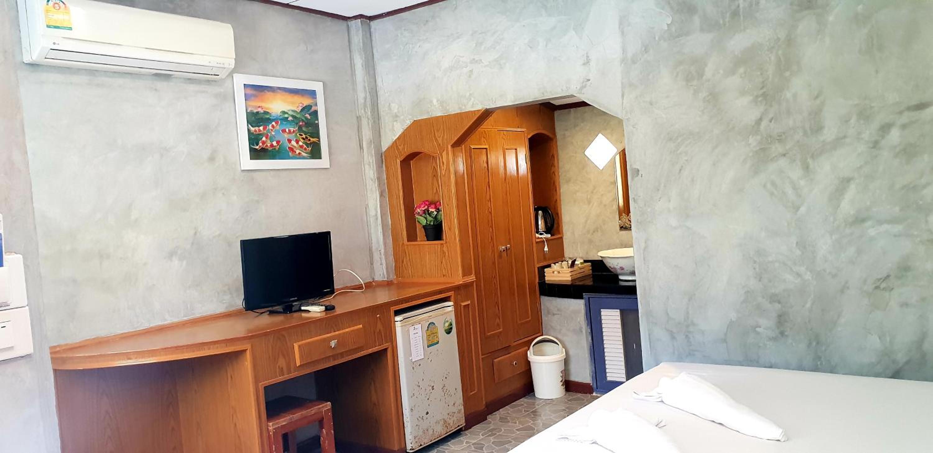 带花园景观的小屋