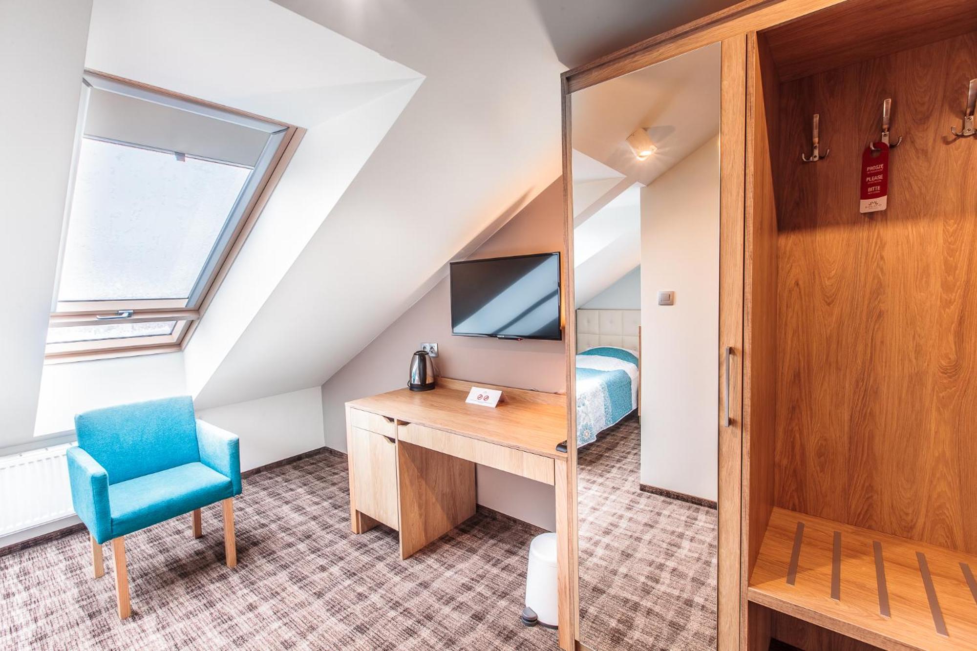 Single Room with Bathroom photo 1