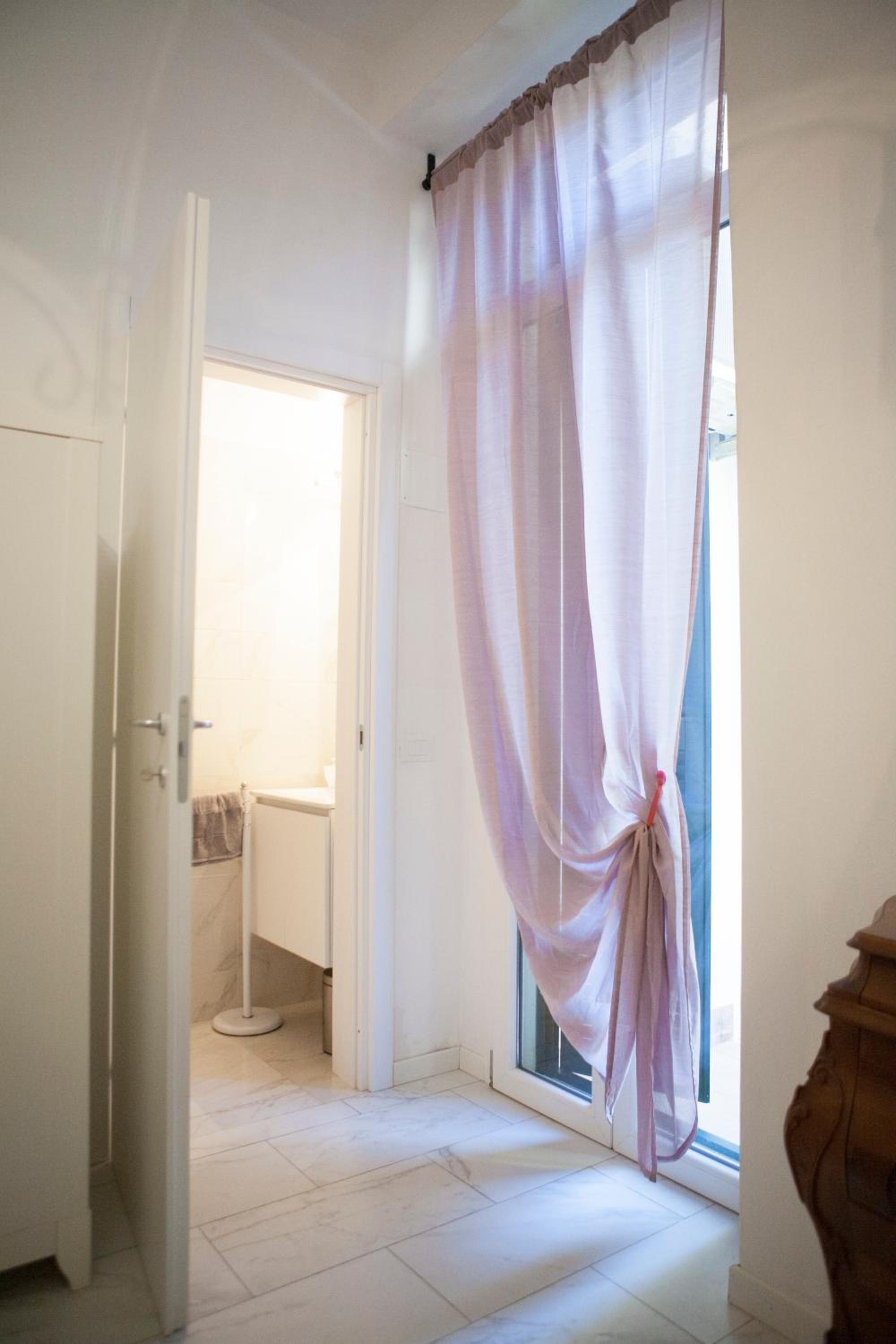Single Room with Private Bathroom photo 3