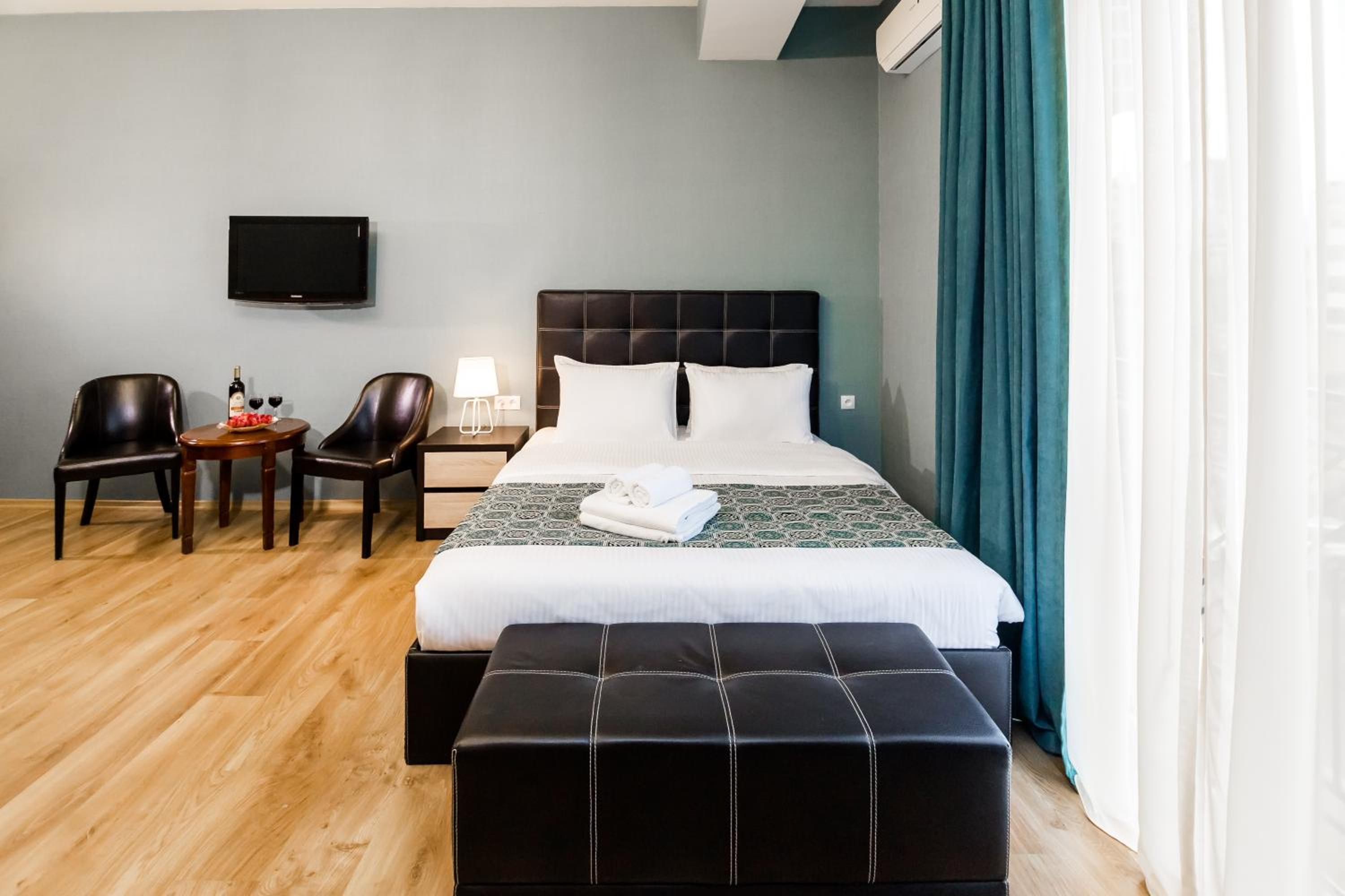 Queen Room with Two Queen Beds photo 1