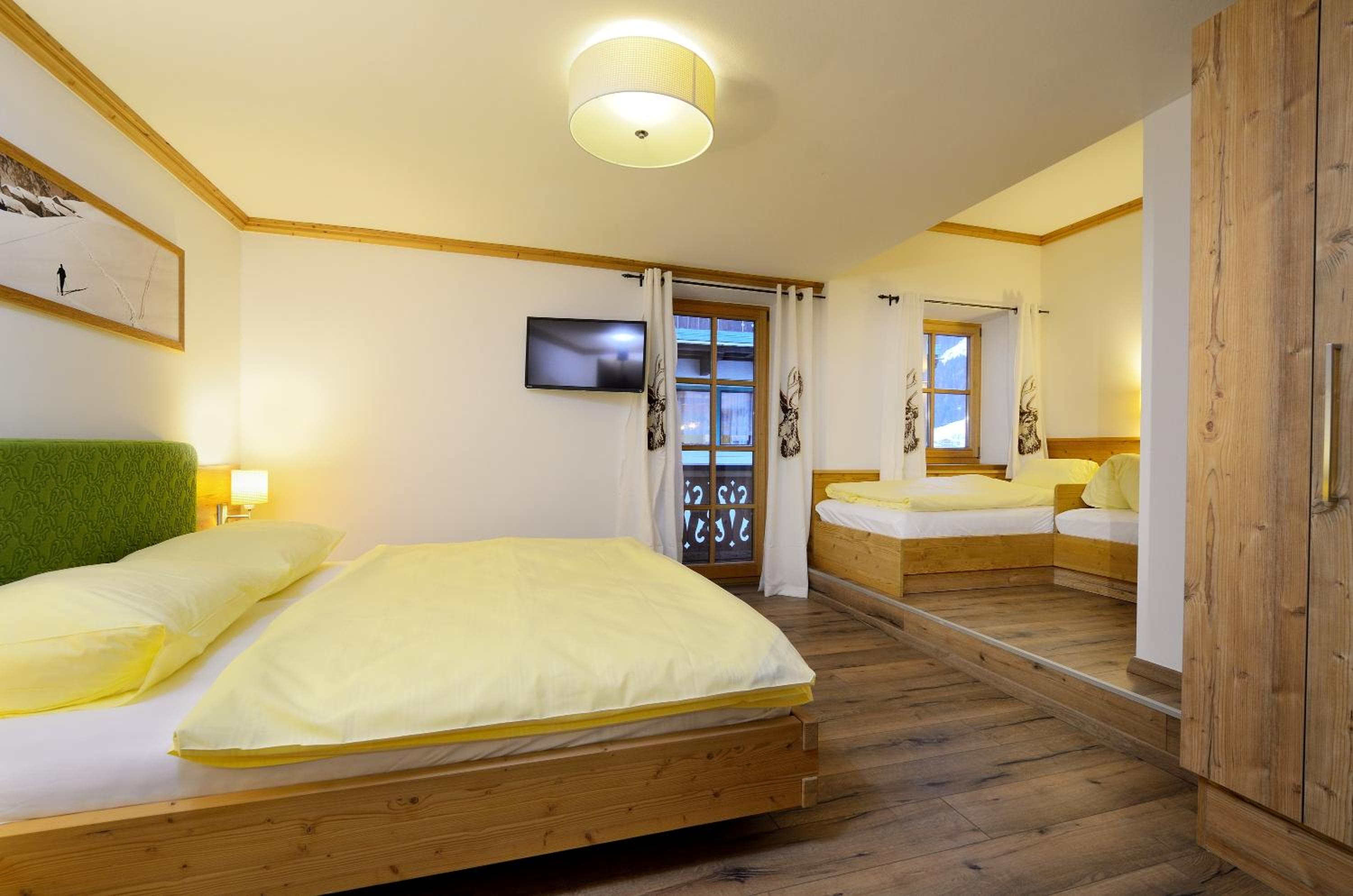 Deluxe Apartment with Sauna and Whirlpool photo 2