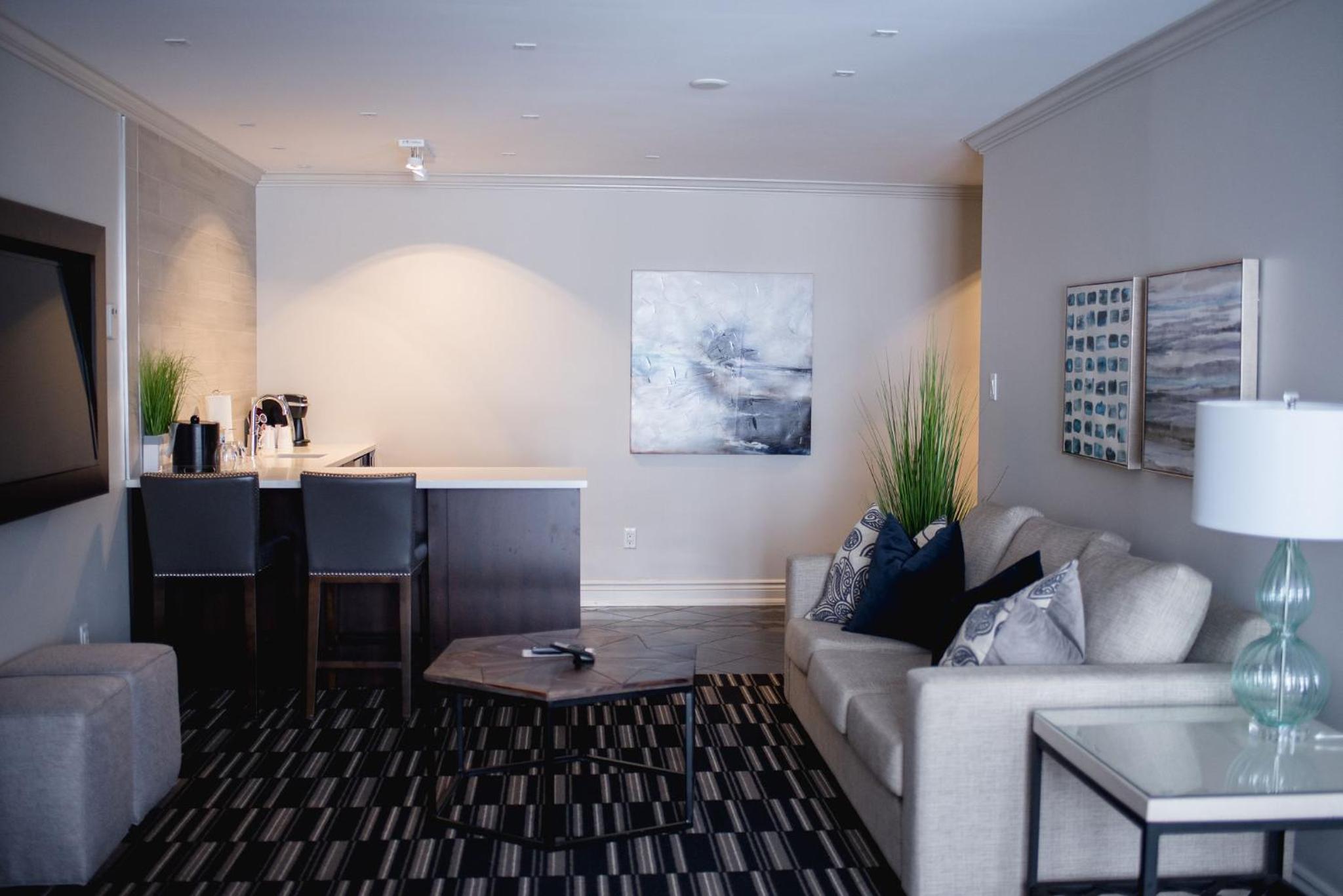 One-Bedroom Luxury King Suite - Non-Smoking - Photo 3