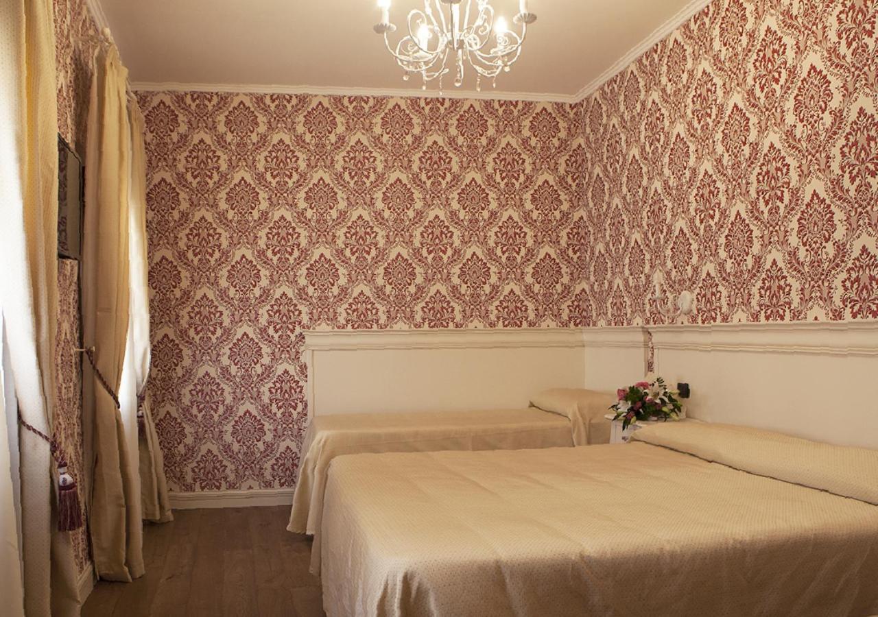 Superior Double or Twin Room with Canal View photo 3
