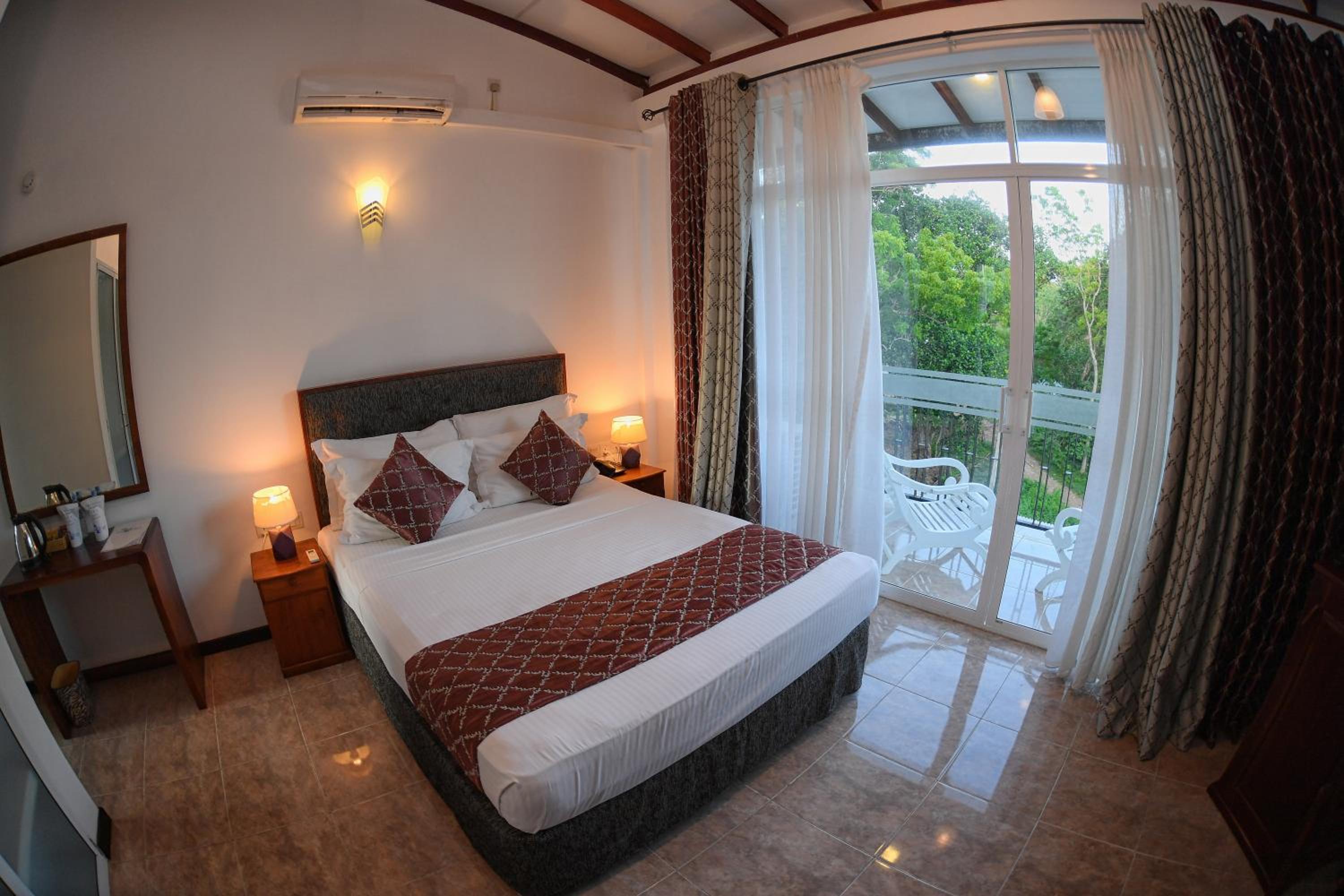 Habitación Doble Deluxe con Vista Lateral al Mar