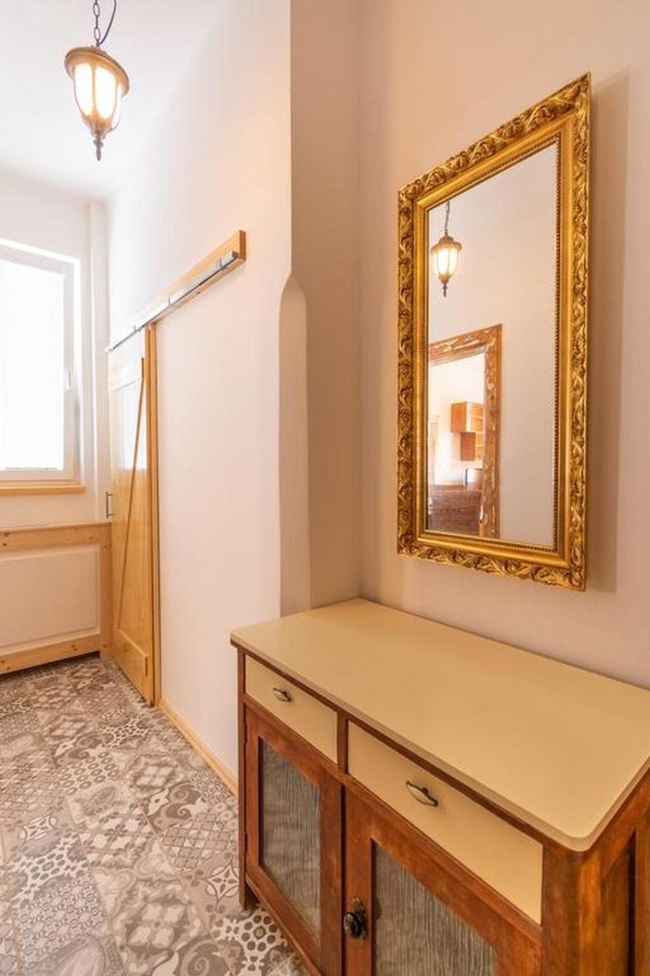 One-Bedroom Apartment - Photo 3