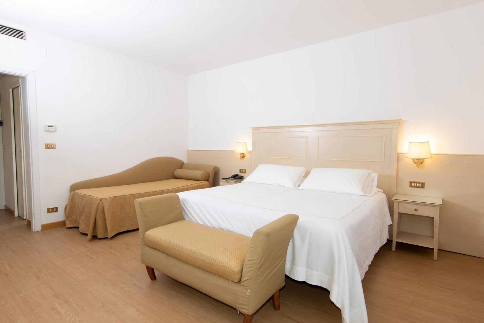 Classic Triple Room photo 1