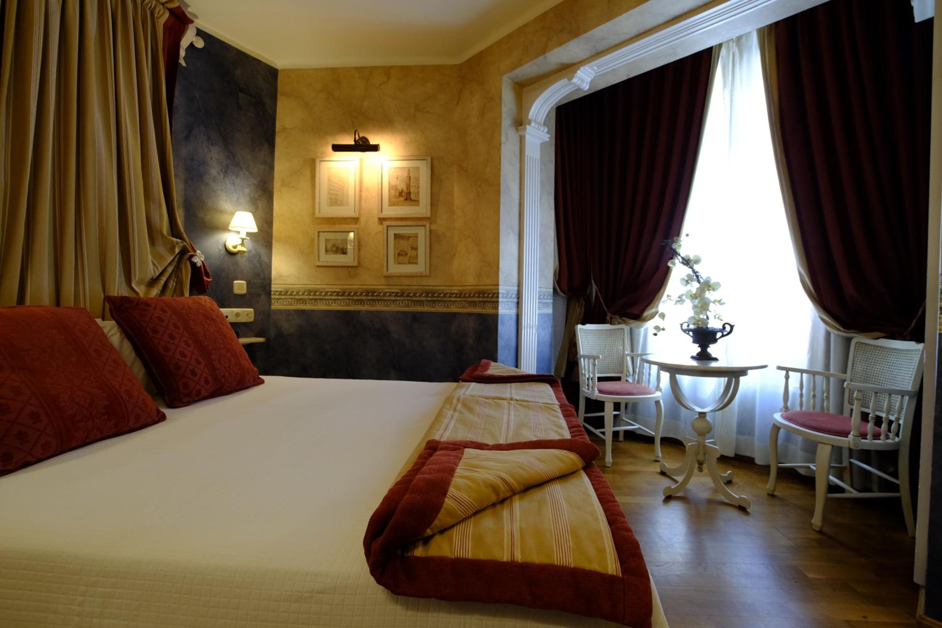 Twin Room - Photo 1