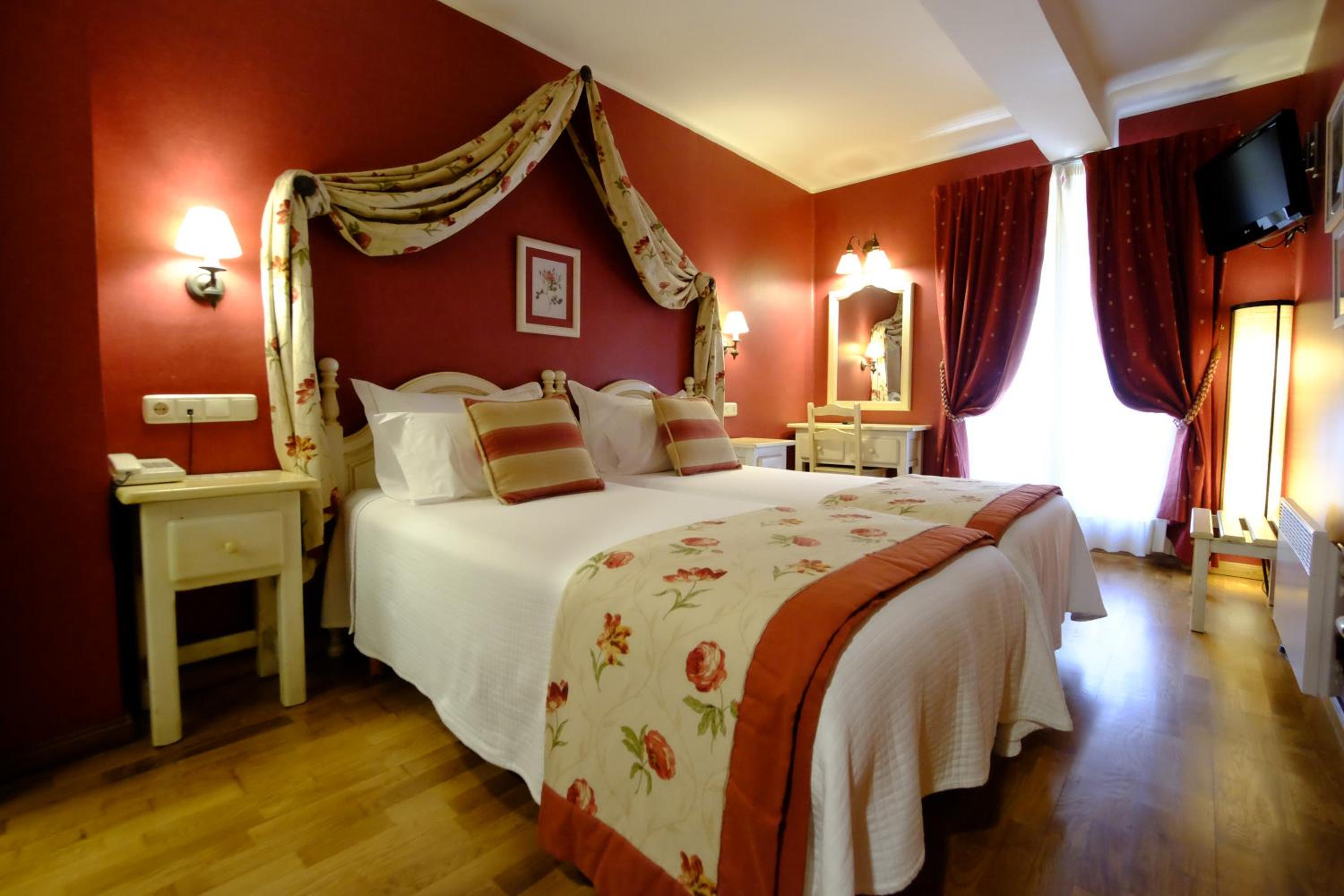 Twin Room - Photo 3