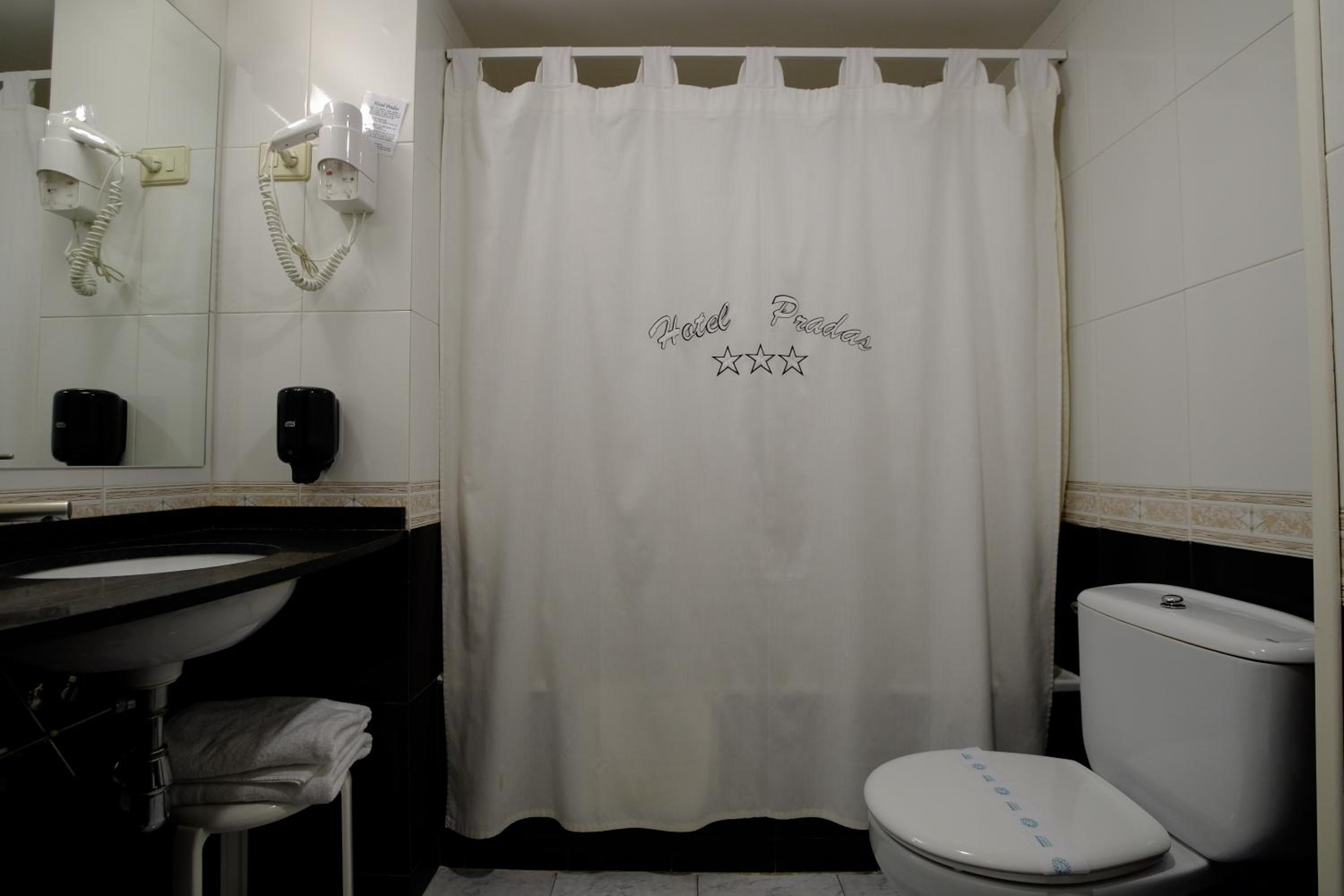 Twin Room - Photo 22