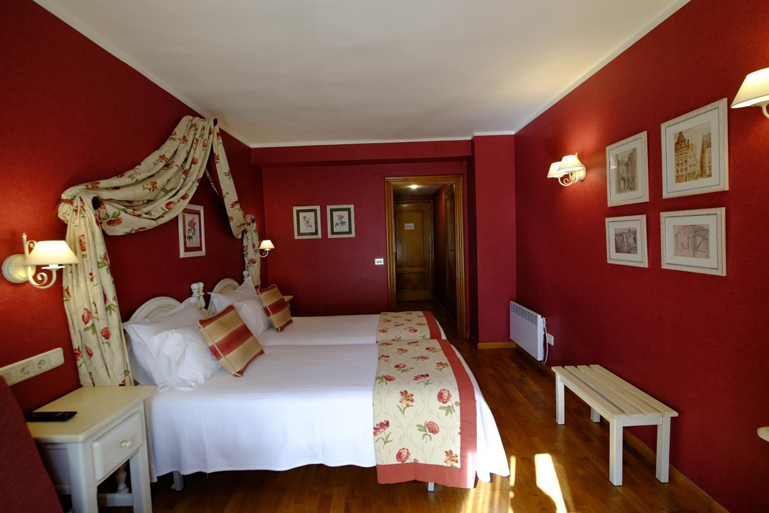 Twin Room - Photo 21