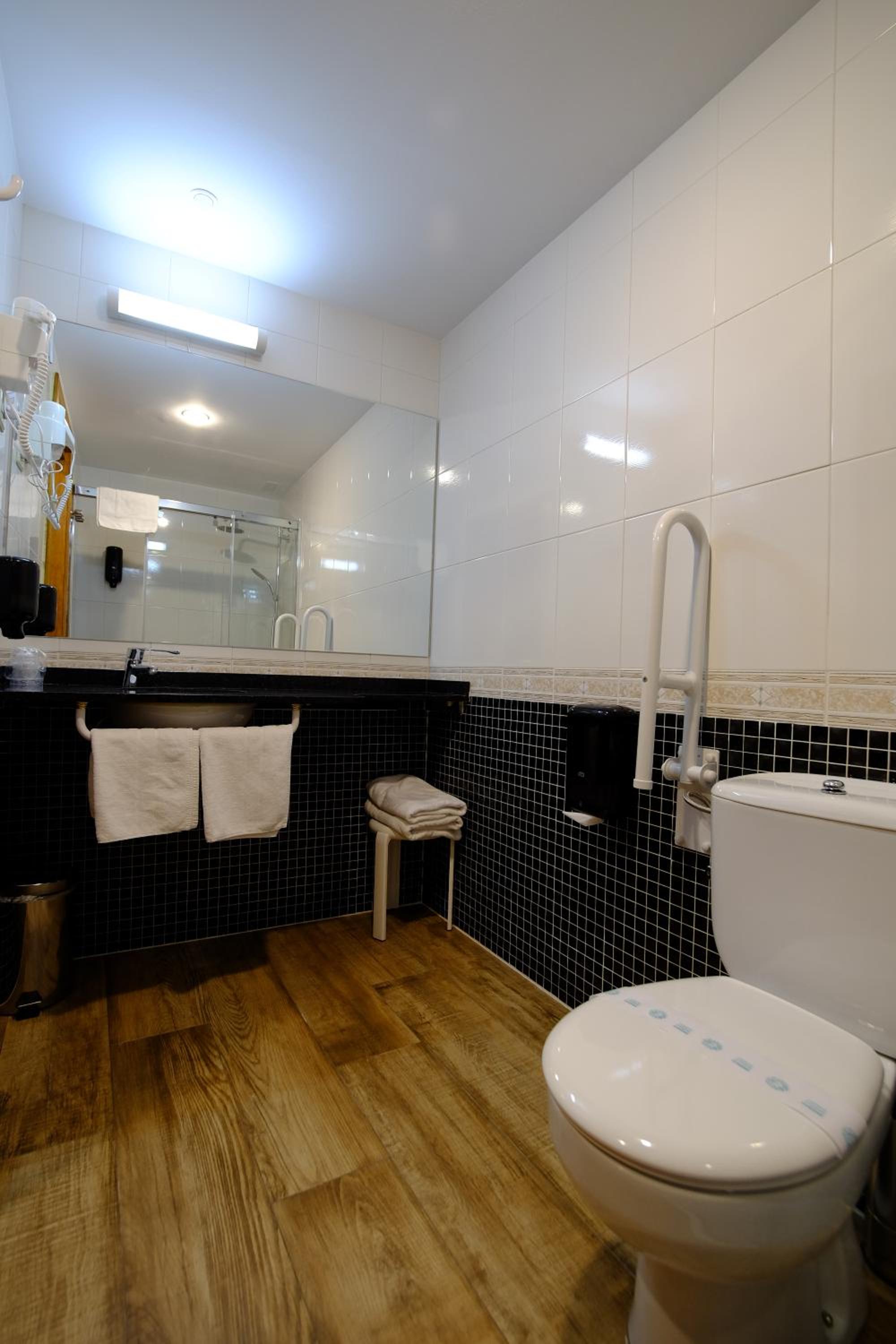 Twin Room - Photo 14