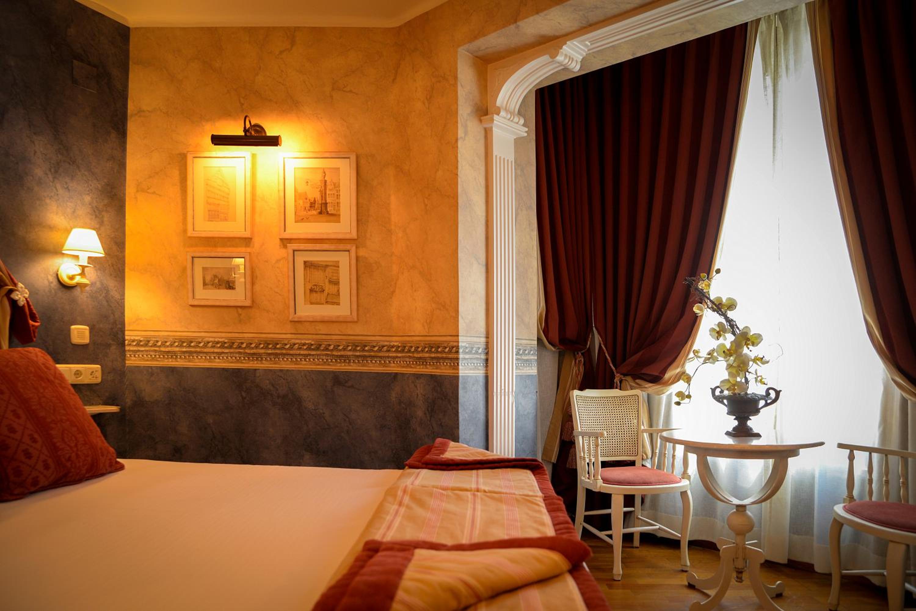 Twin Room - Photo 17