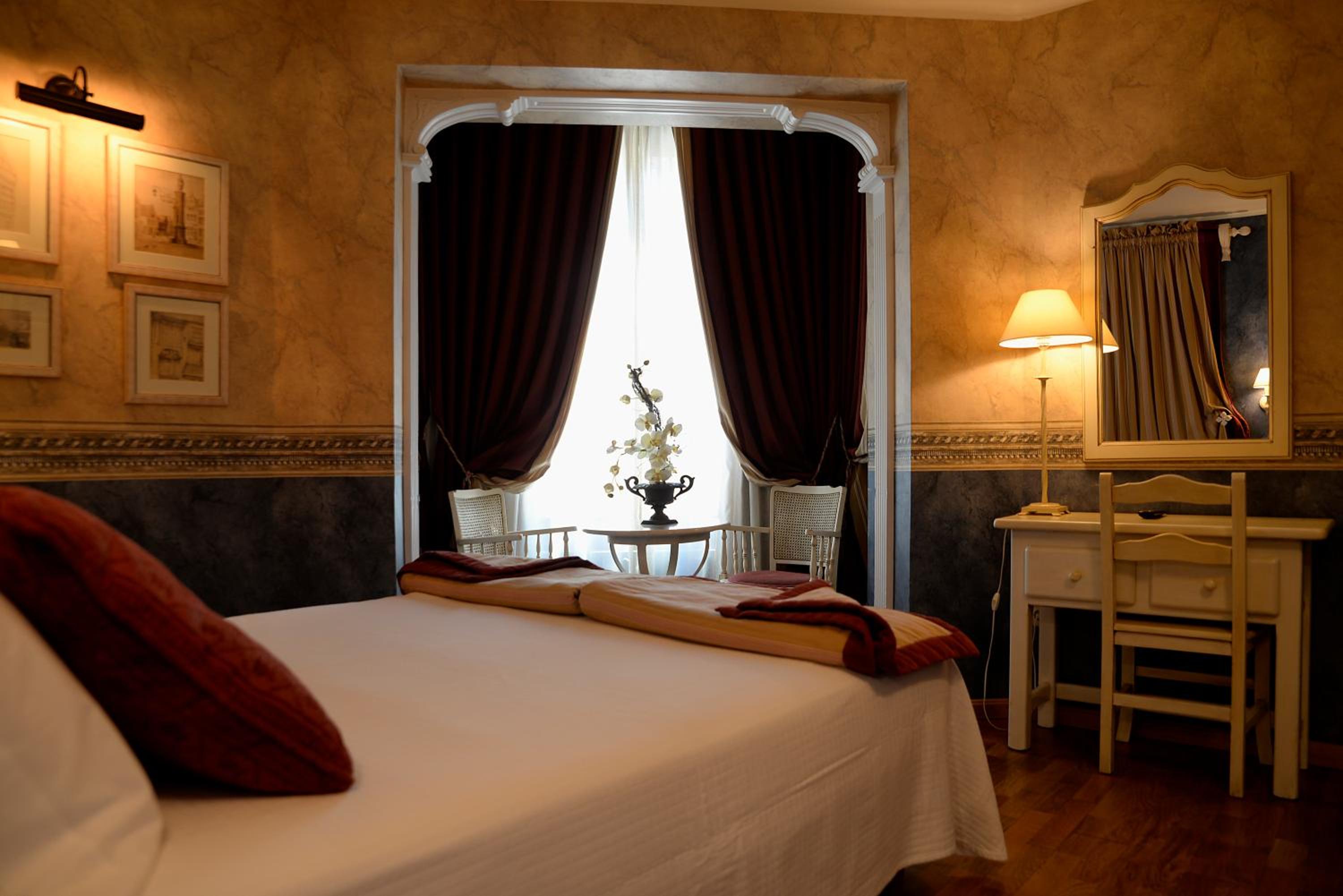 Twin Room - Photo 5