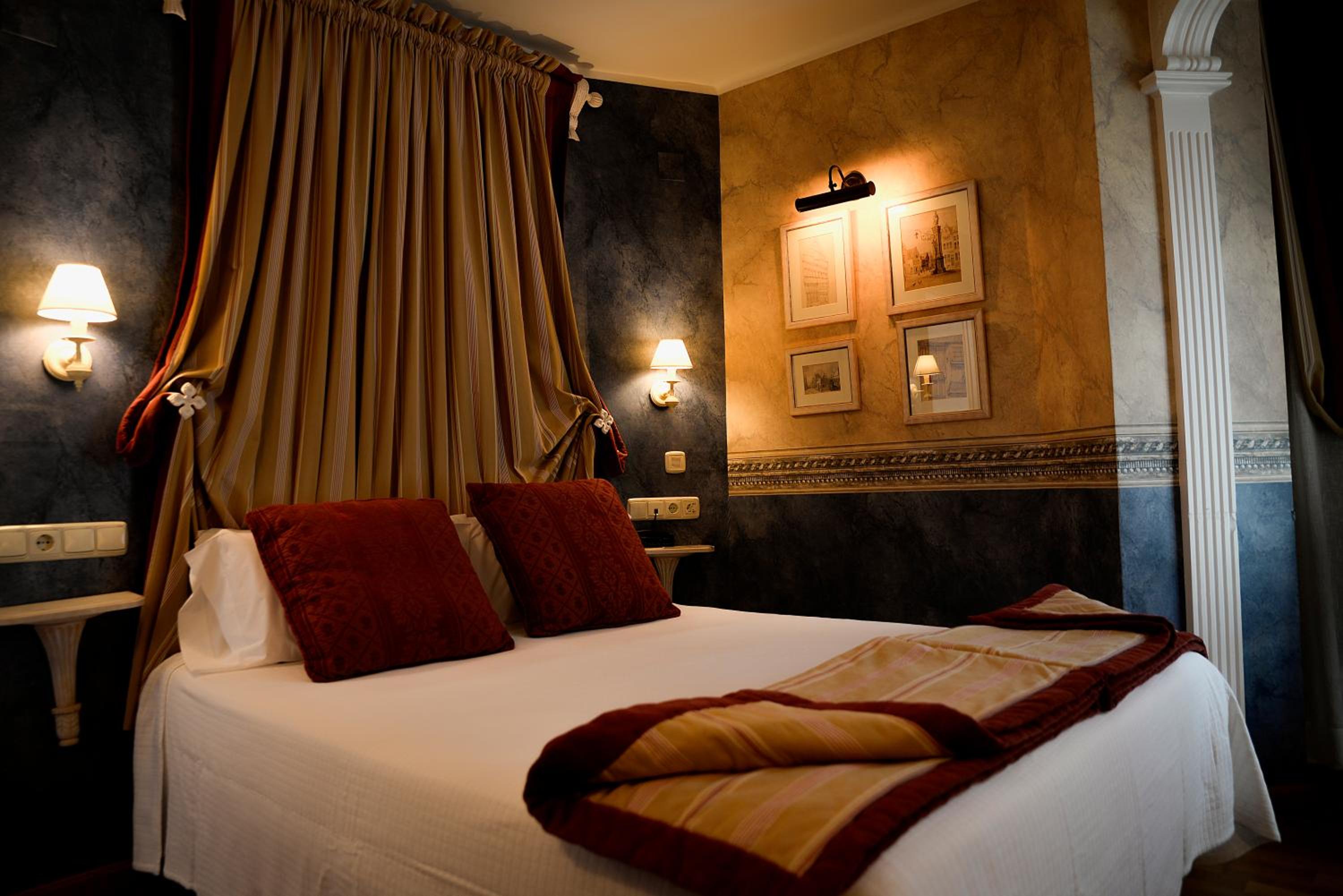 Twin Room - Photo 6