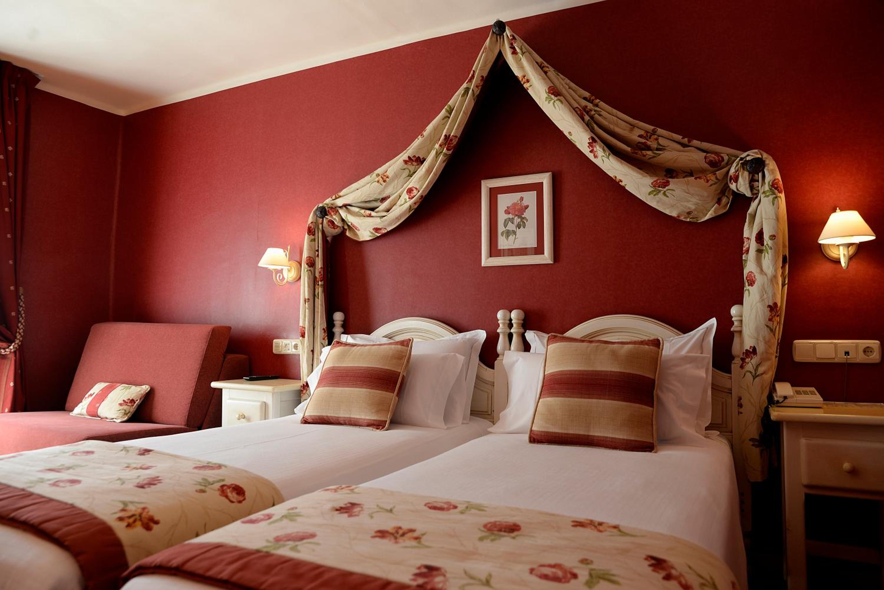 Twin Room - Photo 7