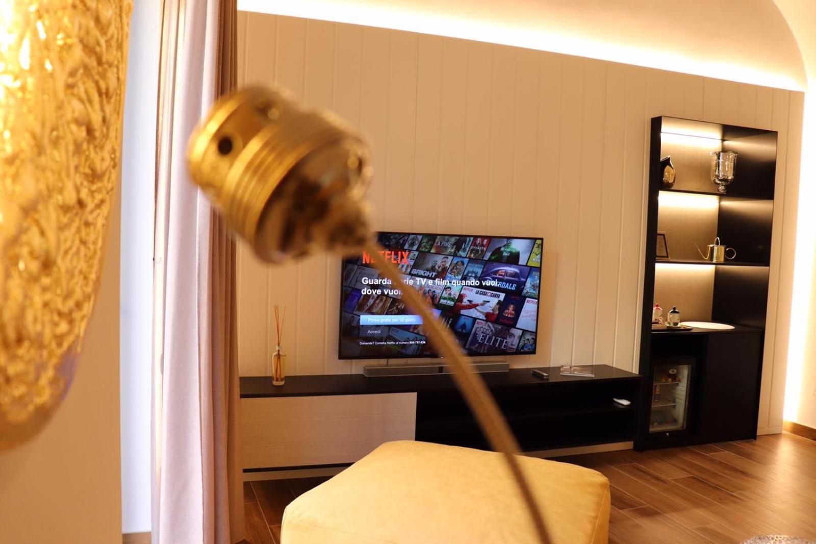 Deluxe Junior Suite - Photo 13