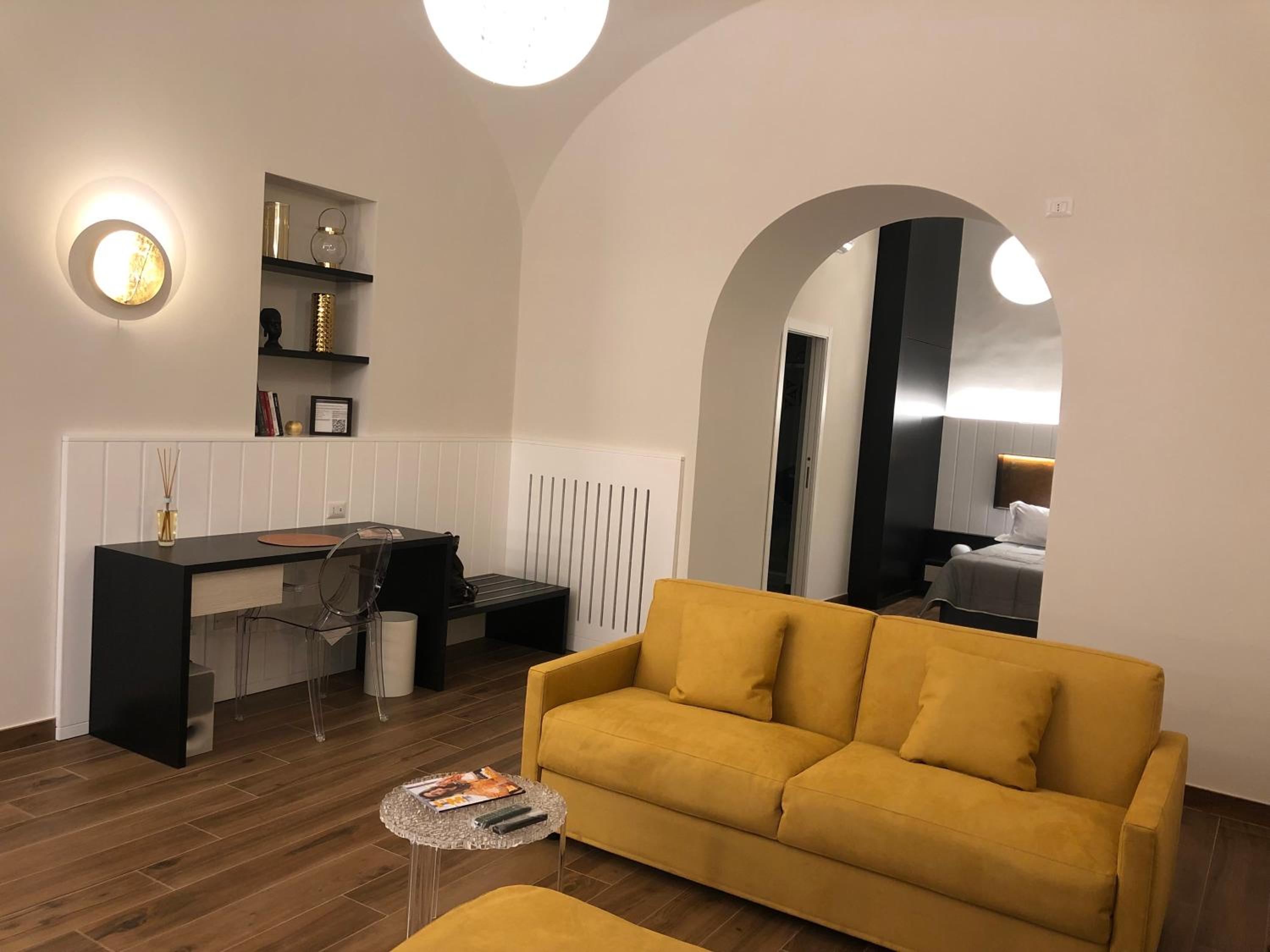 Deluxe Junior Suite - Photo 15