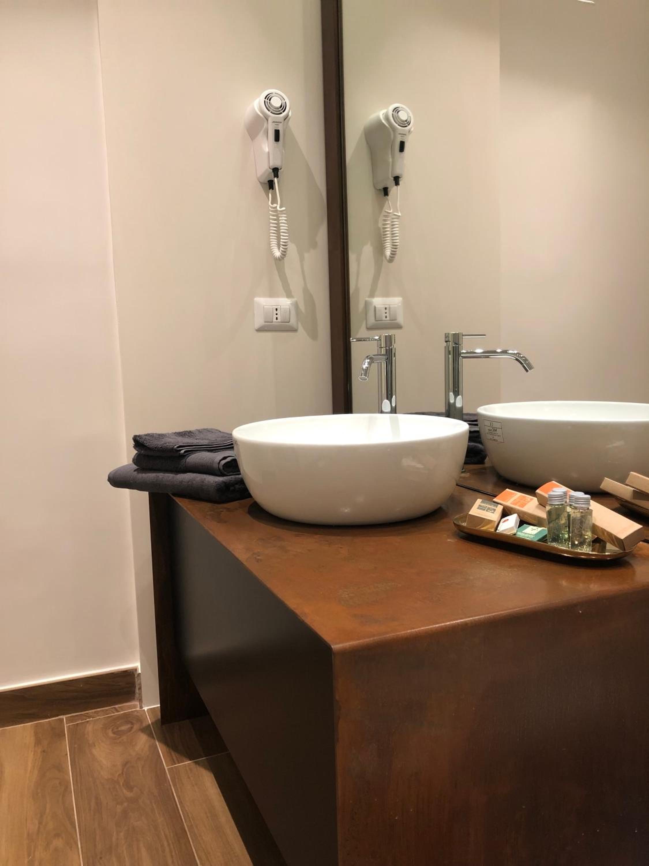 Deluxe Junior Suite - Photo 30