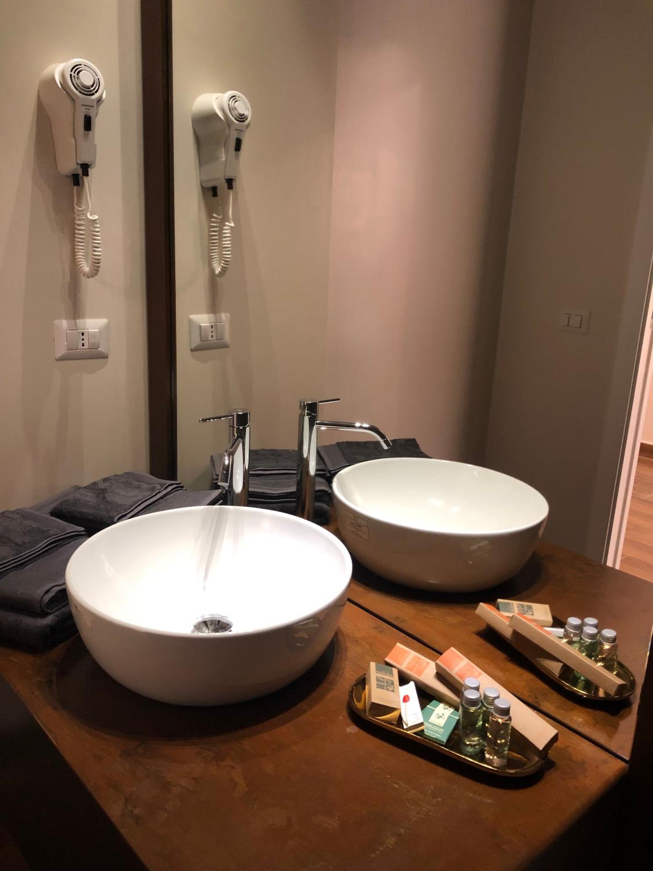 Deluxe Junior Suite - Photo 6