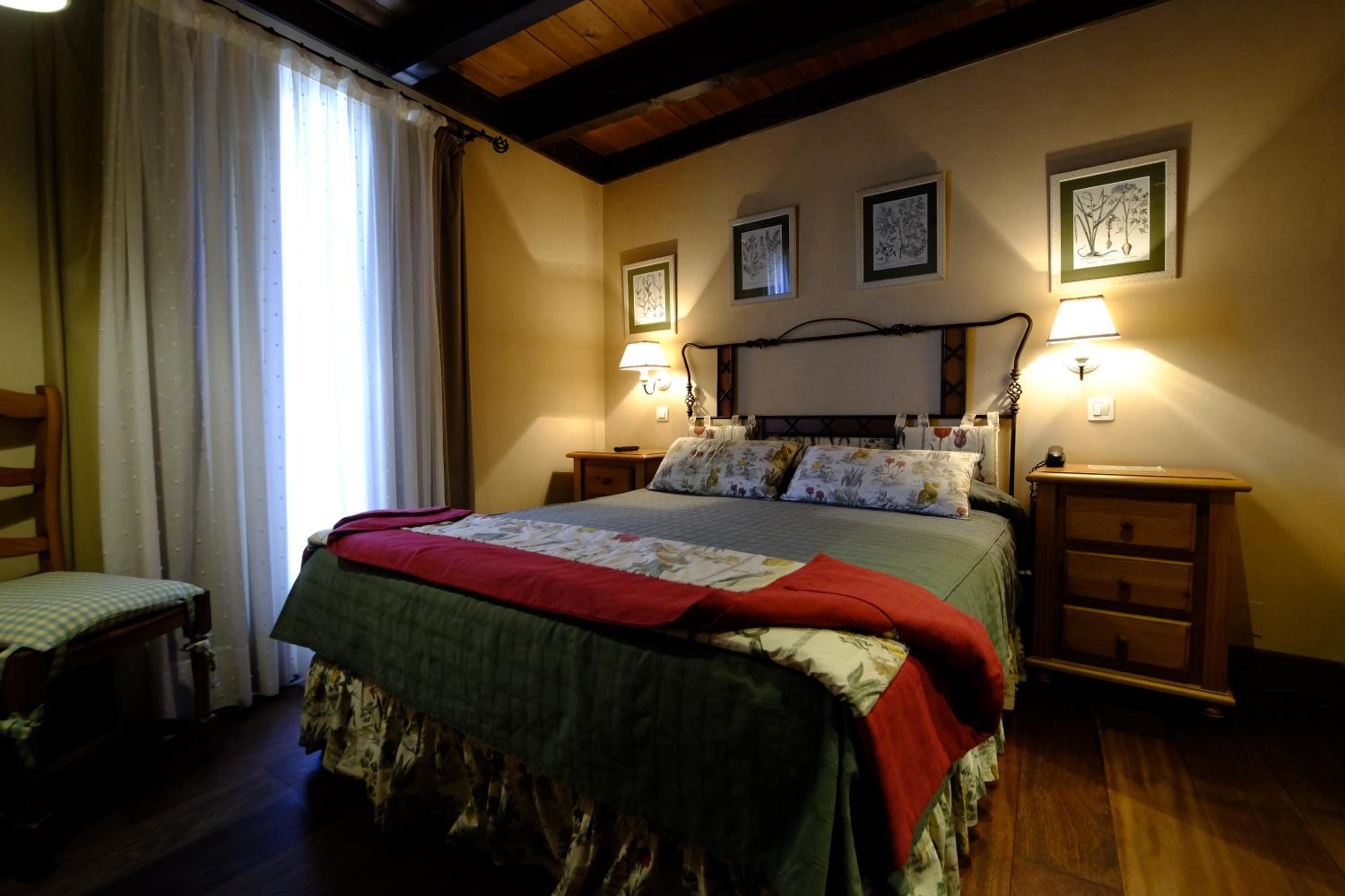 Junior Suite with Spa Bath - Photo 17