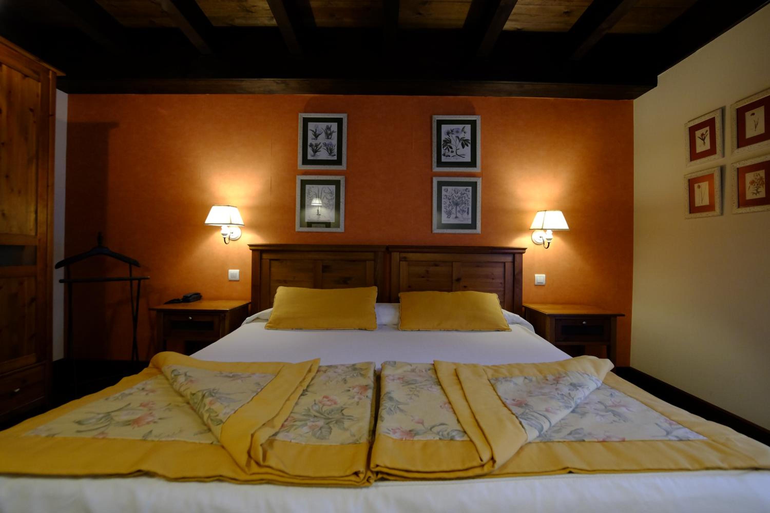 Junior Suite with Spa Bath - Photo 14