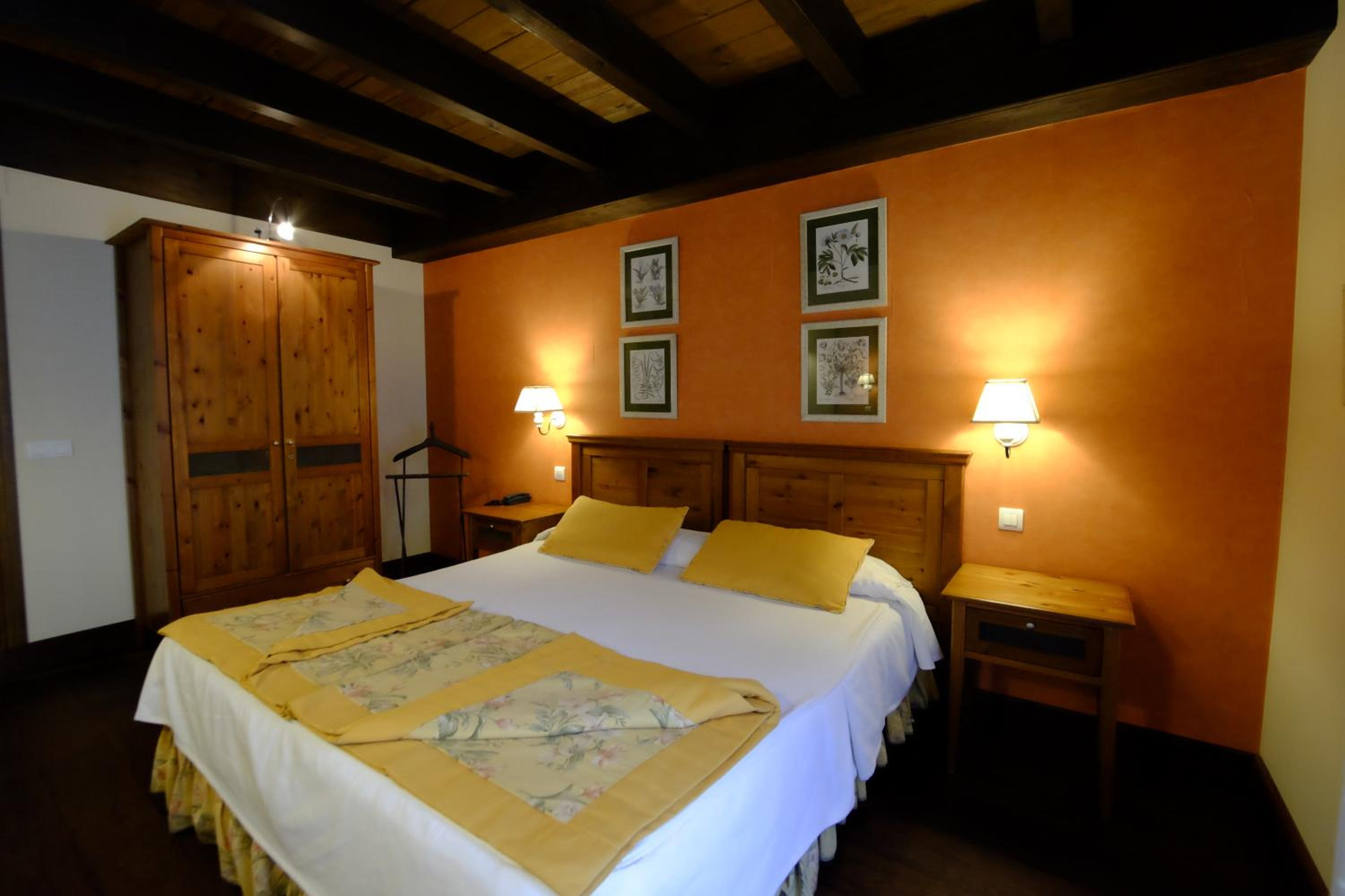 Junior Suite with Spa Bath - Photo 13