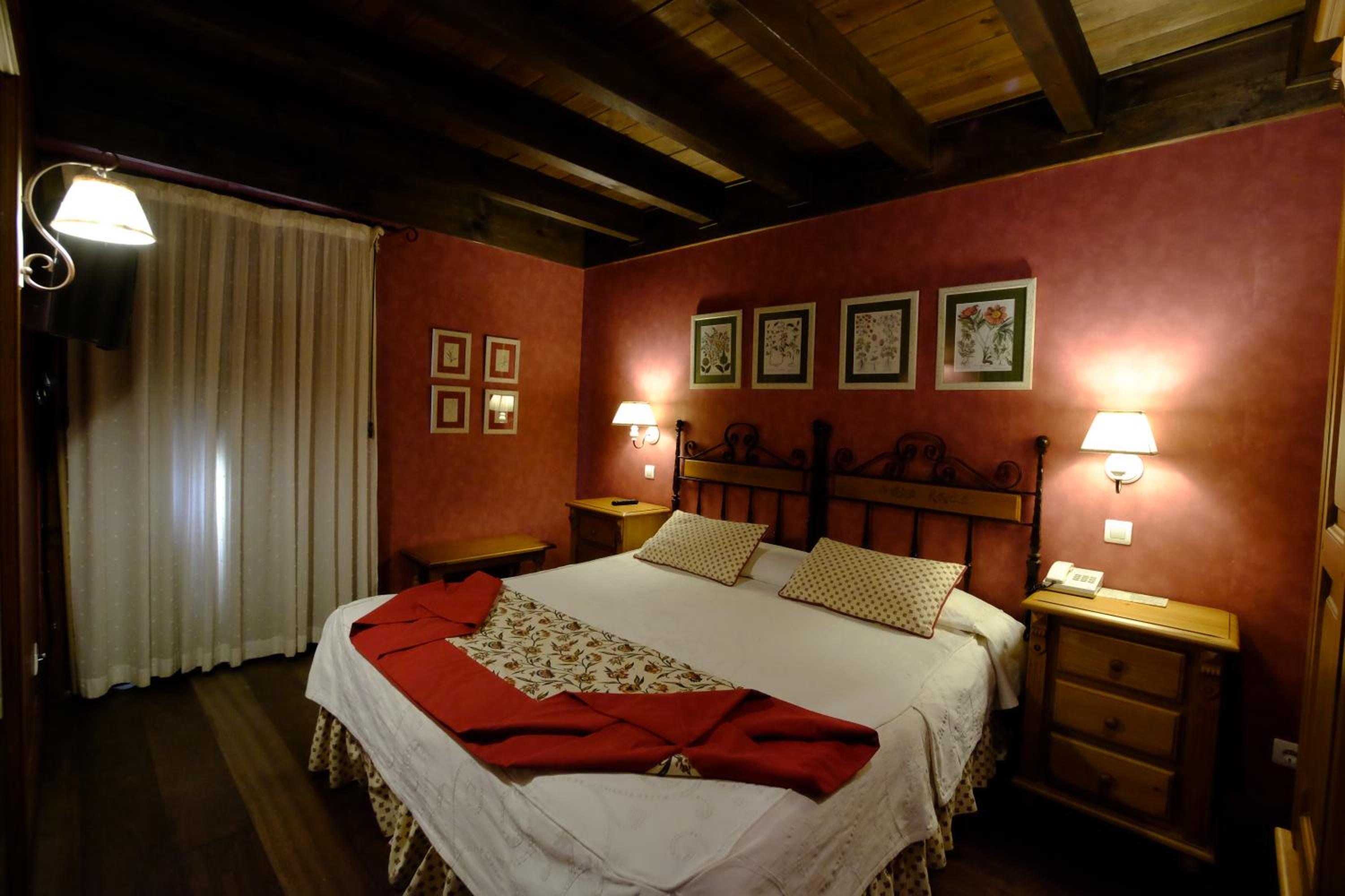 Junior Suite with Spa Bath - Photo 12