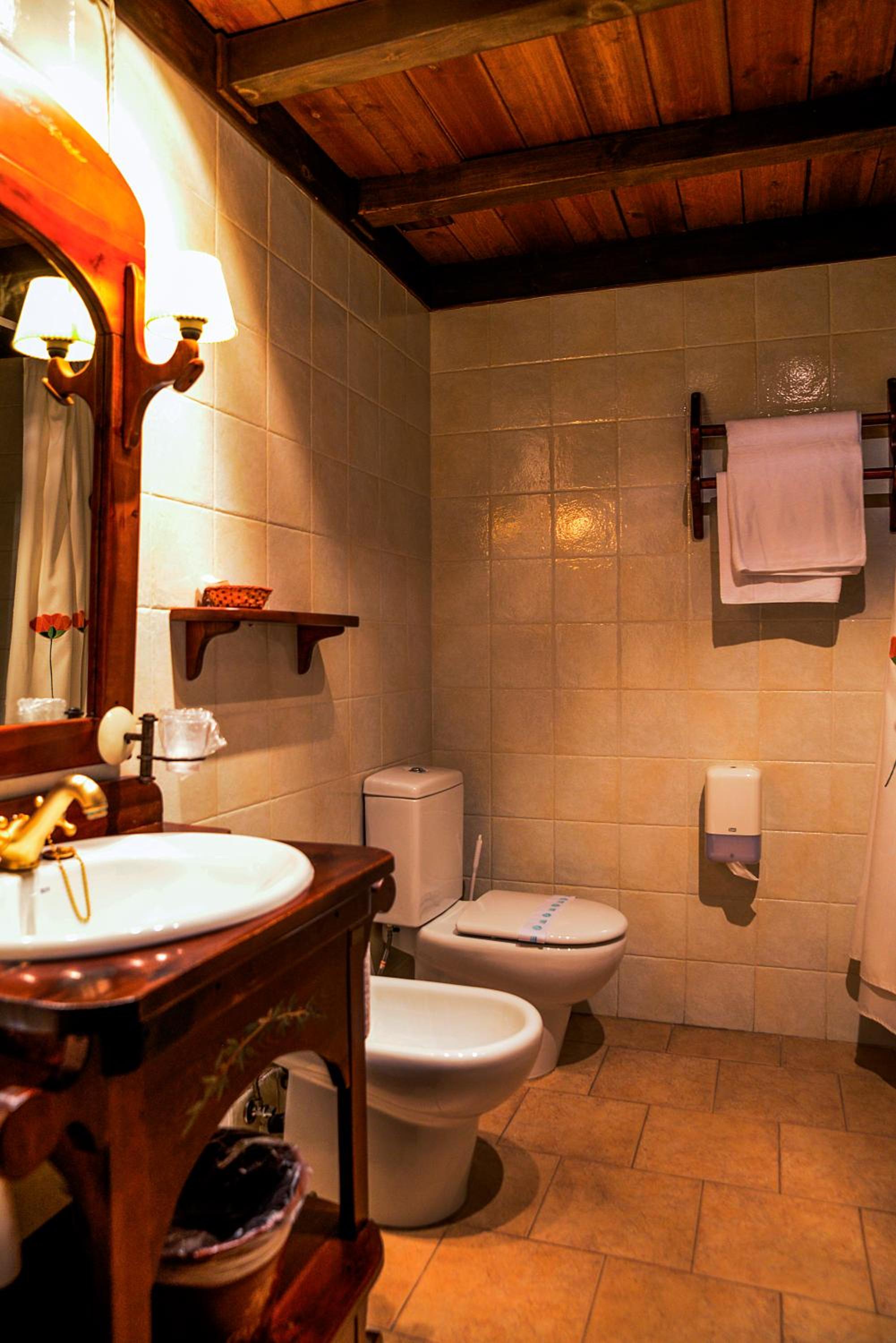 Junior Suite with Spa Bath - Photo 11