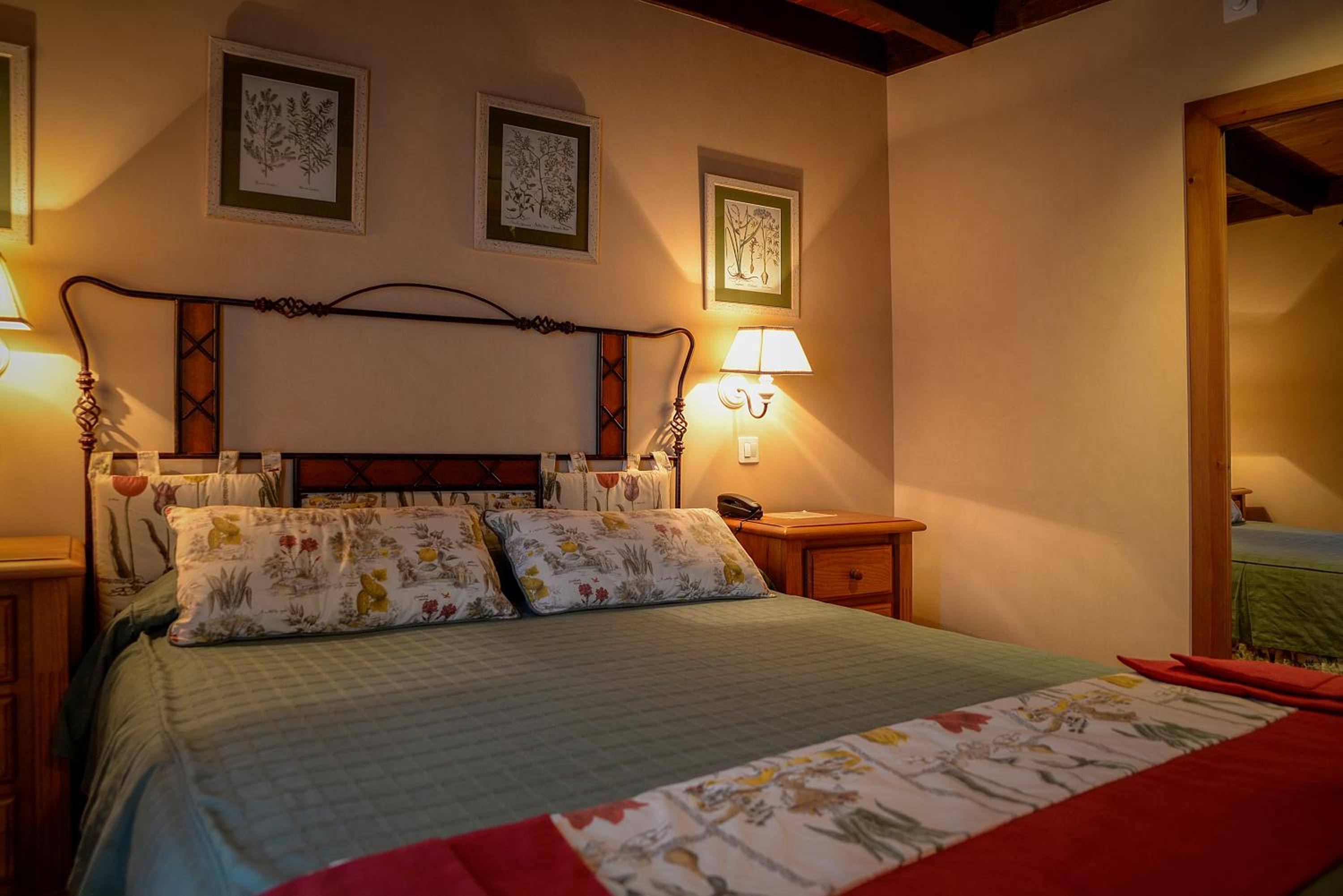 Junior Suite with Spa Bath - Photo 9