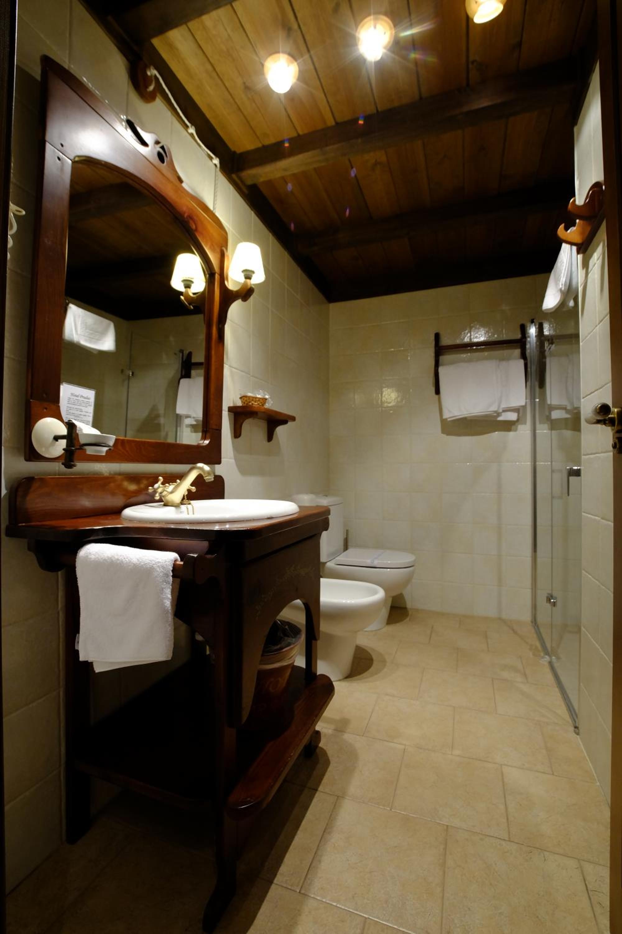Junior Suite with Spa Bath - Photo 8