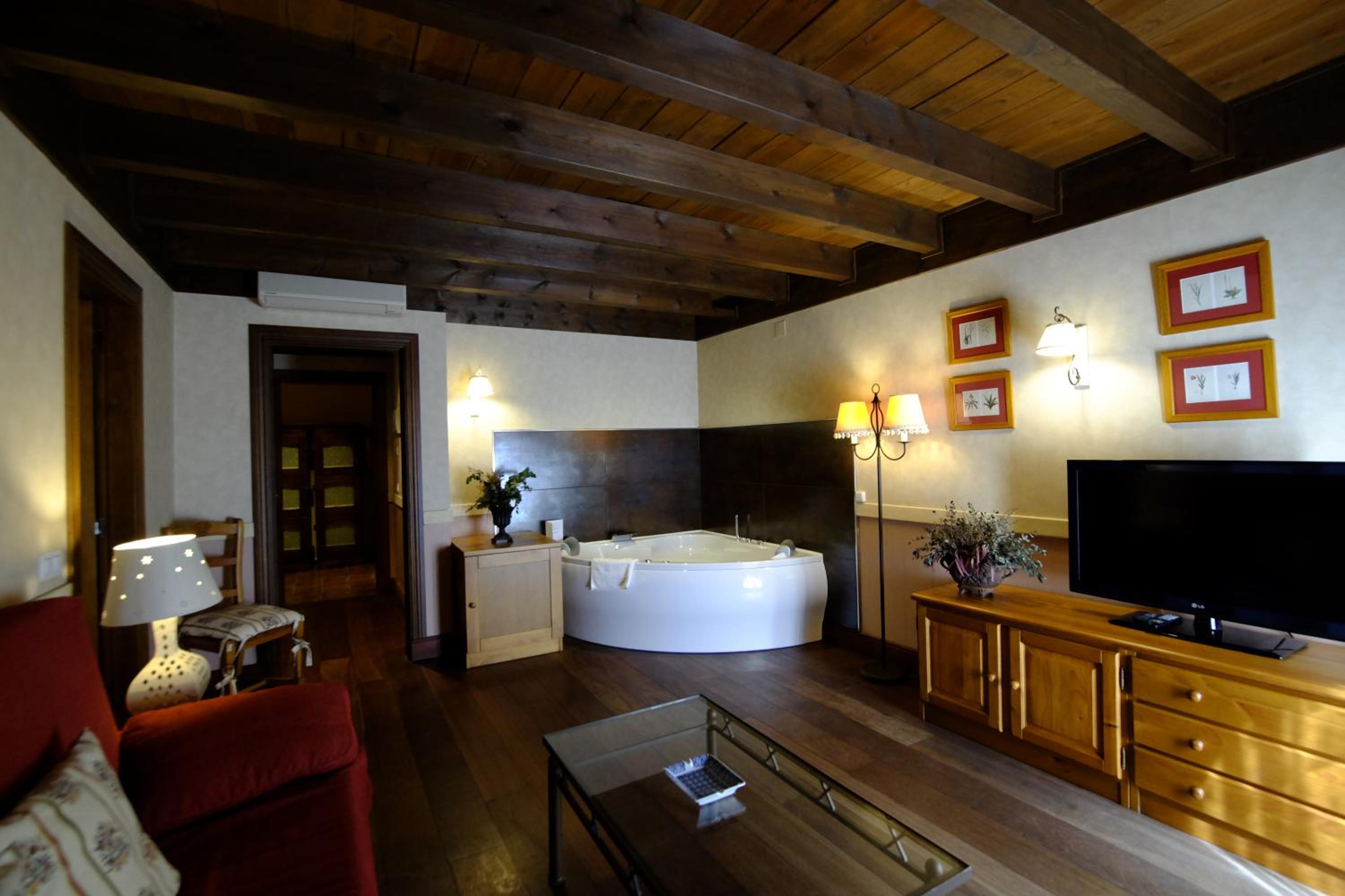 Junior Suite with Spa Bath - Photo 21