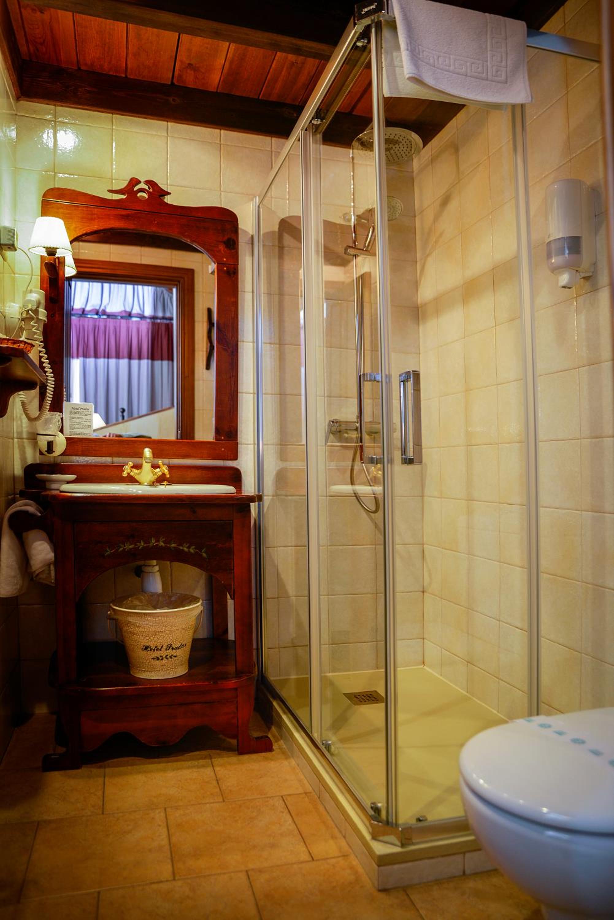 Junior Suite with Spa Bath - Photo 22