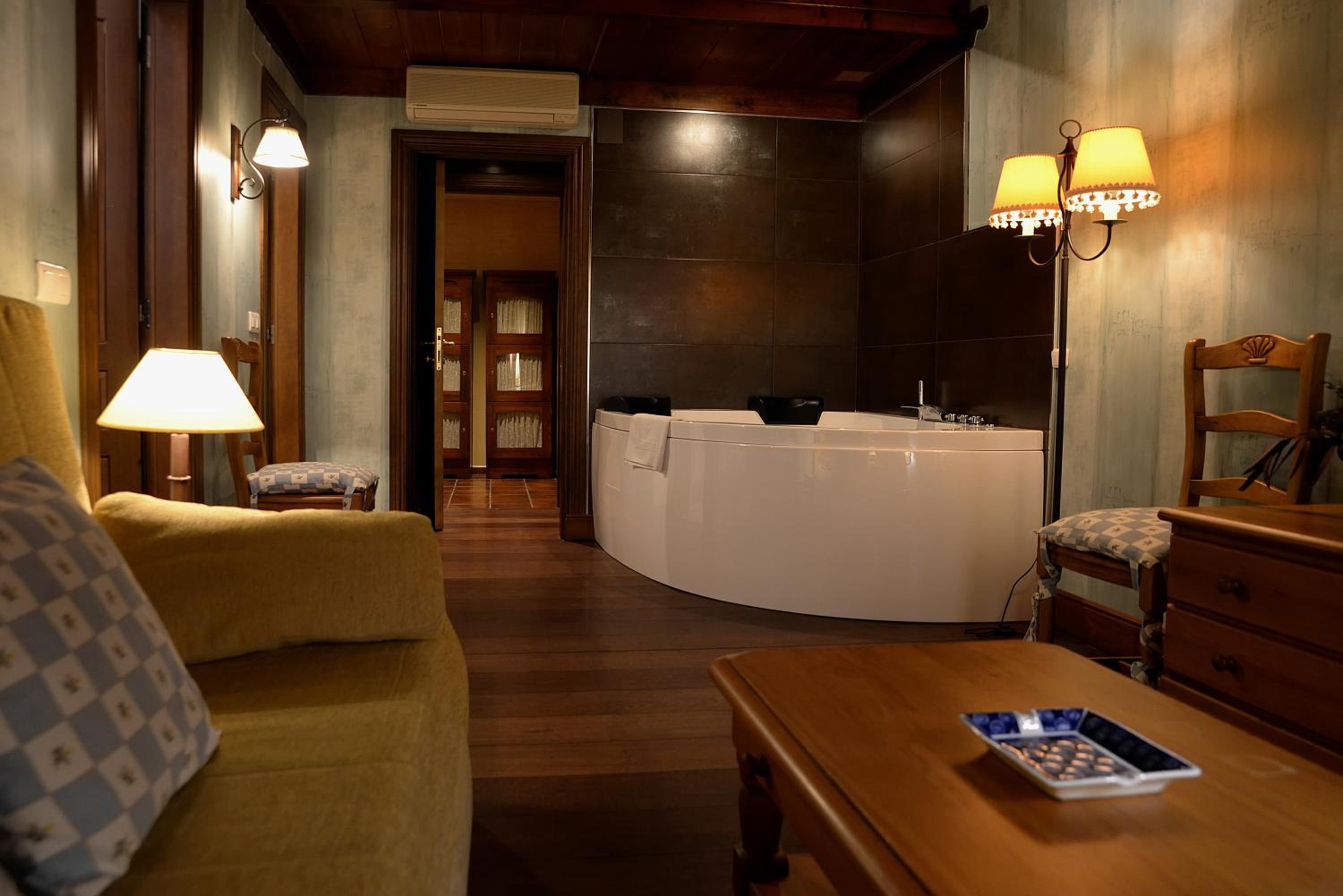 Junior Suite with Spa Bath - Photo 24