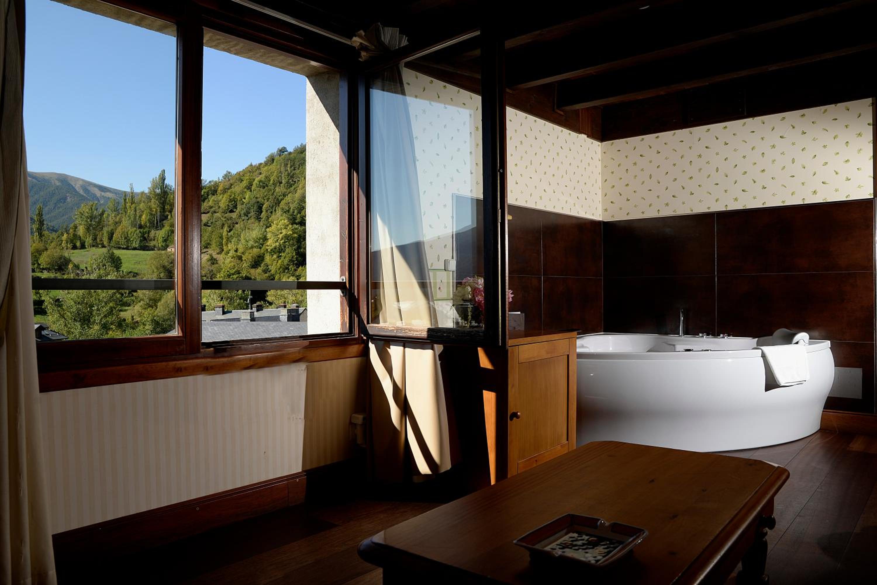 Junior Suite with Spa Bath - Photo 25
