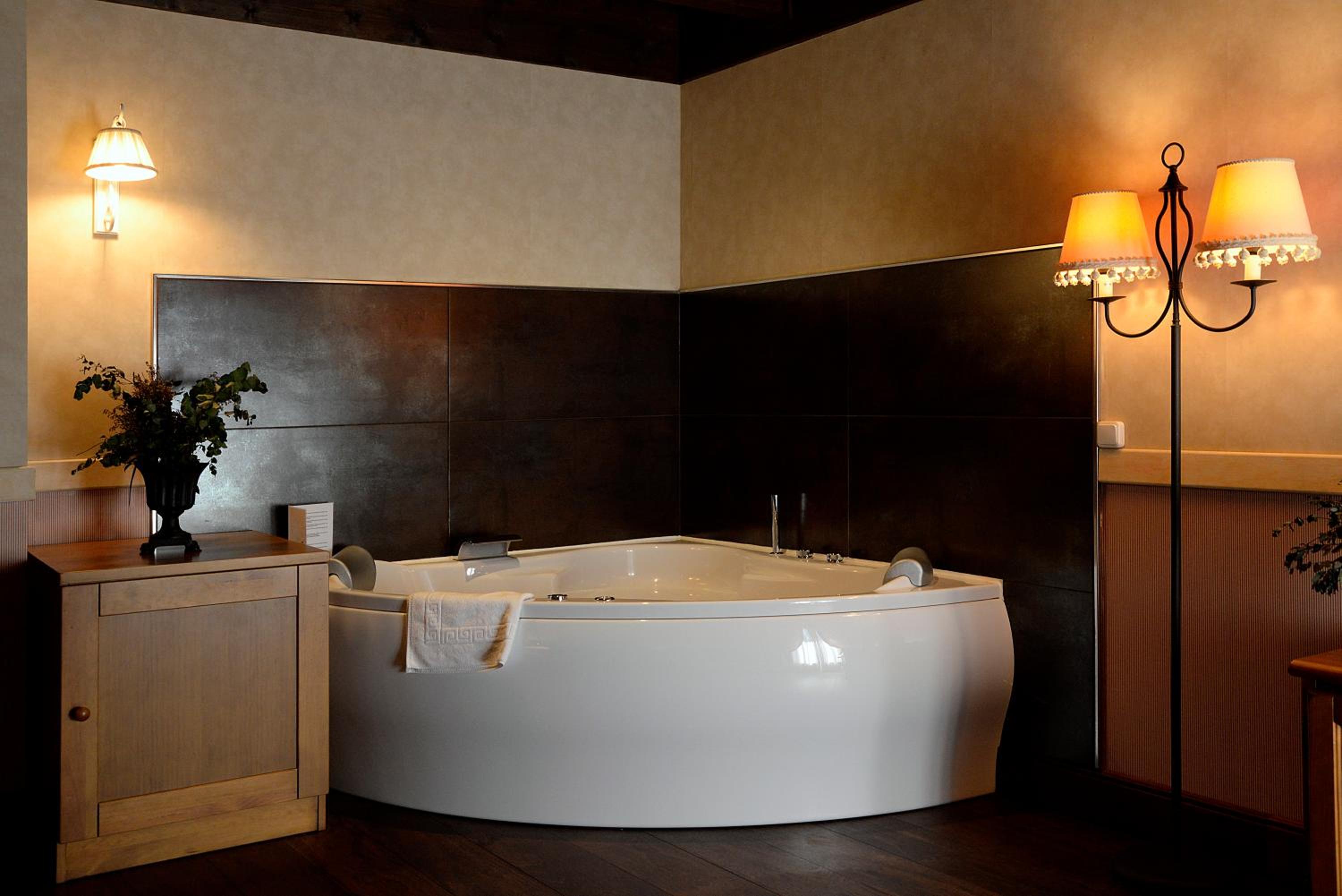 Junior Suite with Spa Bath - Photo 26