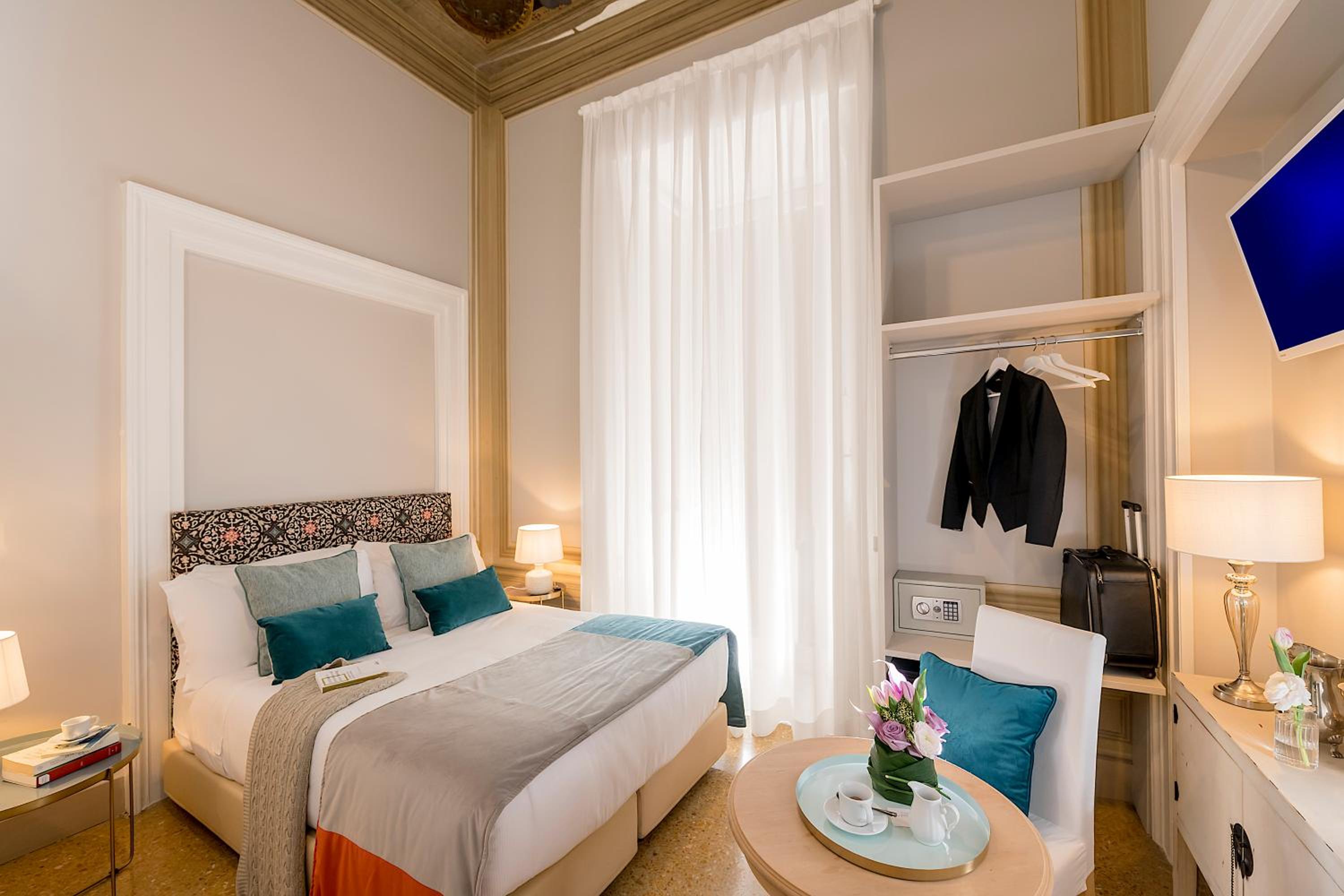 Small Double Room with Balcony photo 3