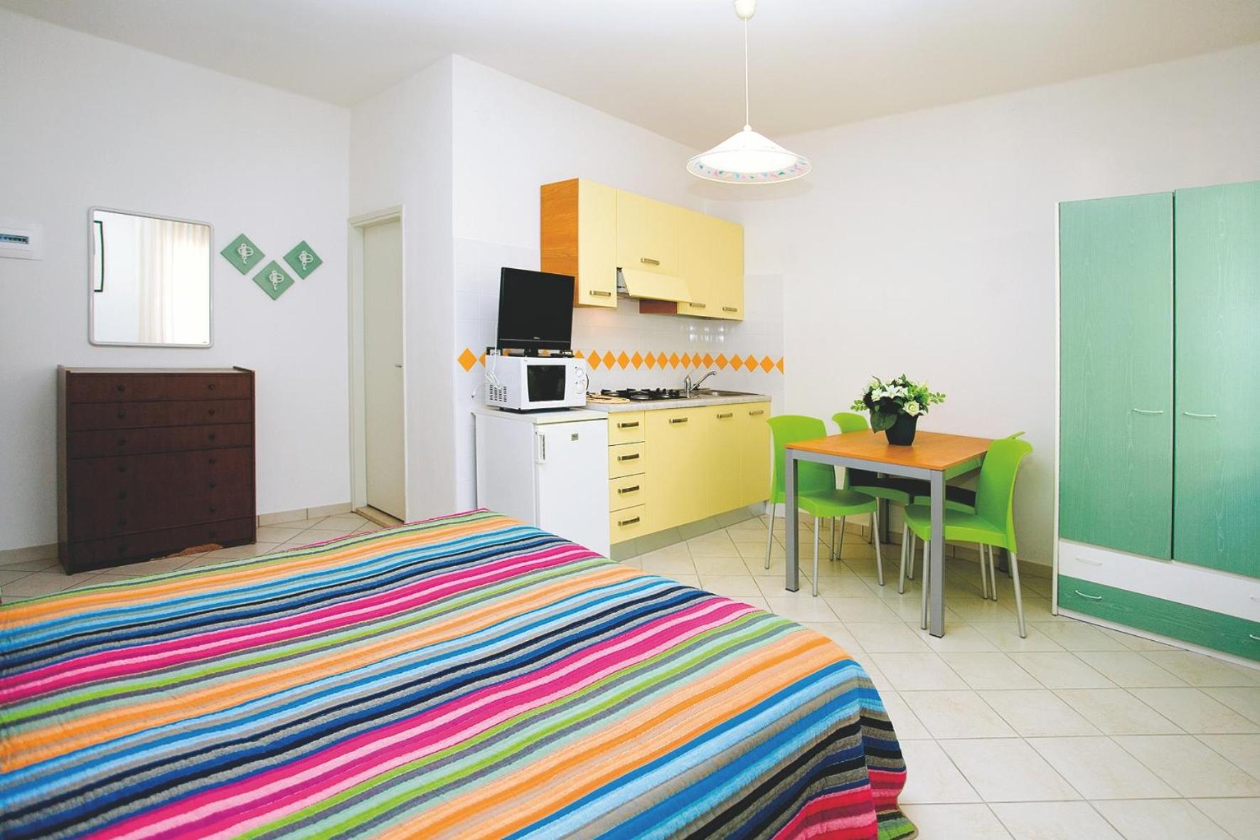 Studio (2 Adults)