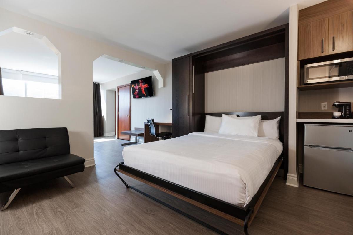 Deluxe King Suite with Murphy Bed photo 1