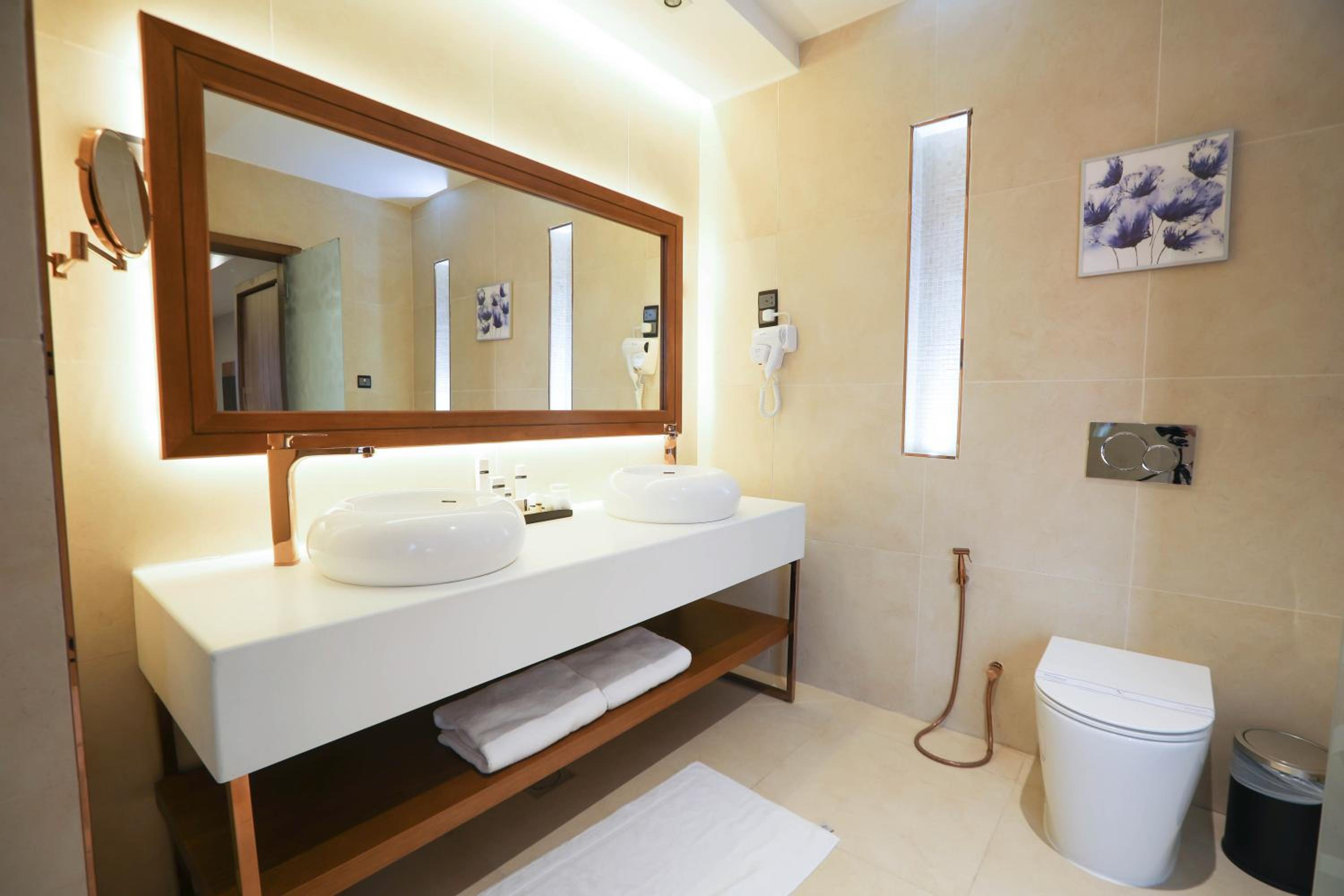 Executive Suite with City View - Photo 6