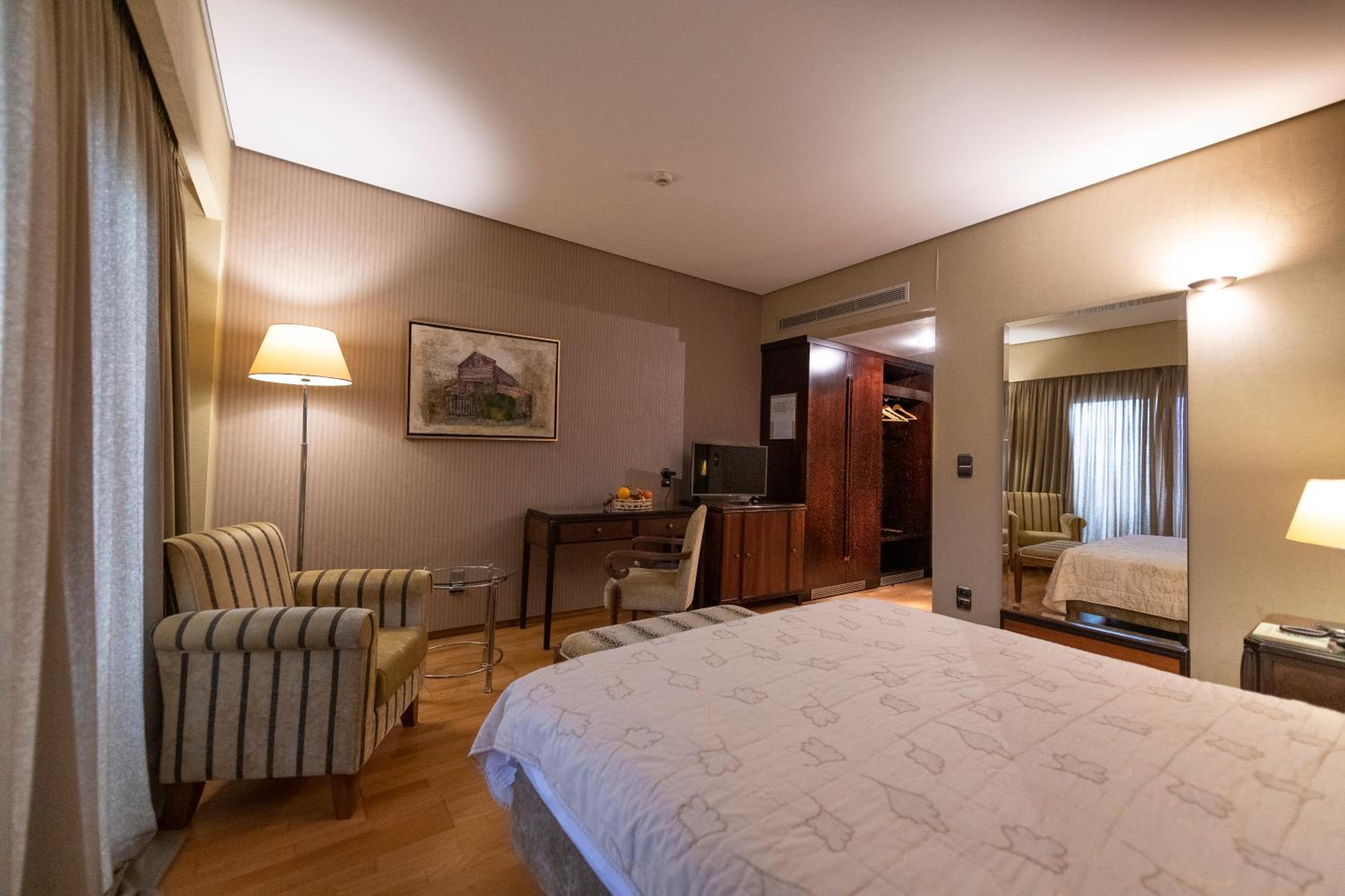Deluxe Double or Twin Room - Photo 3