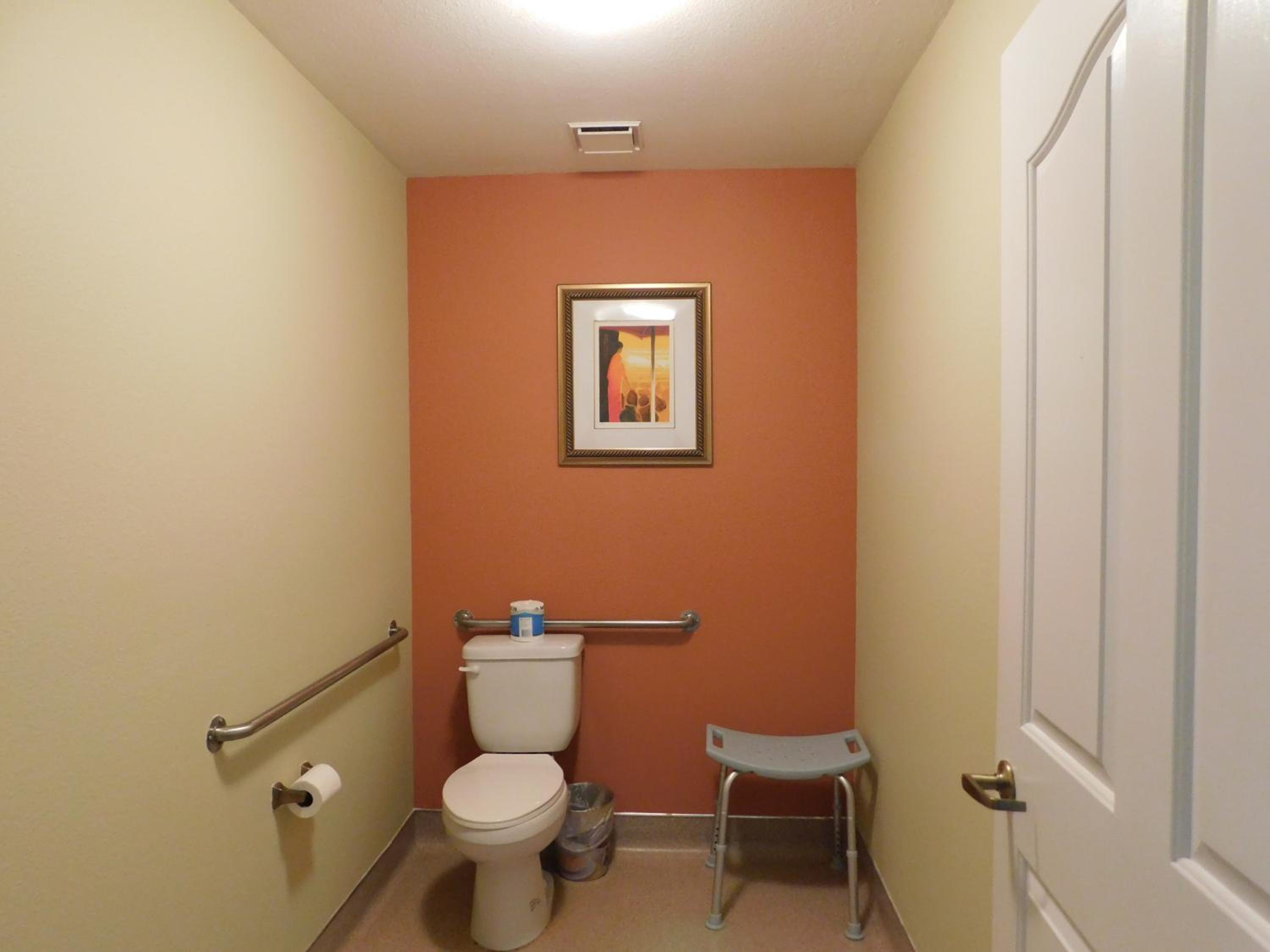 Queen Room - Disability Access - Photo 3