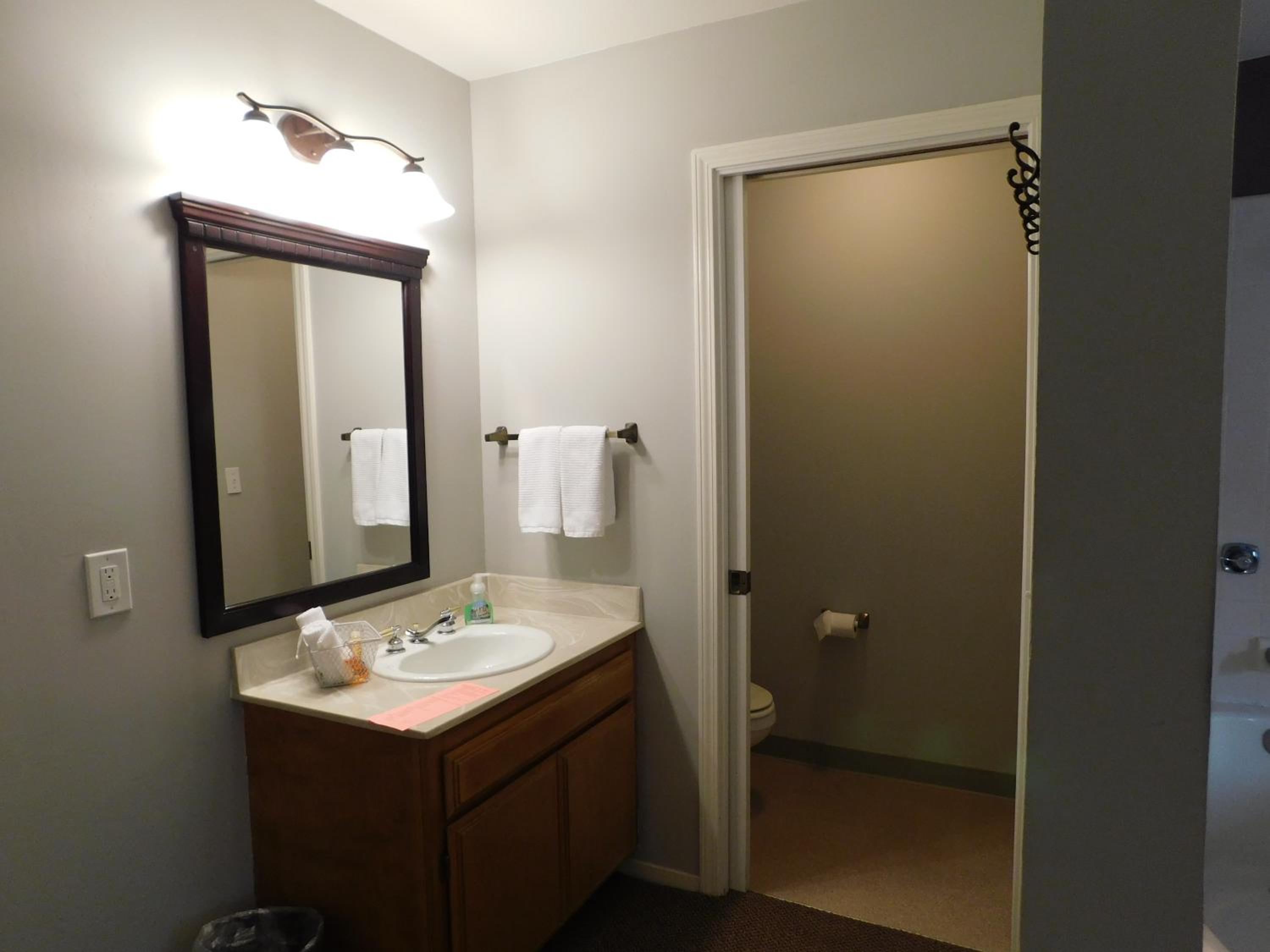 Queen Room with Spa Bath - Photo 10