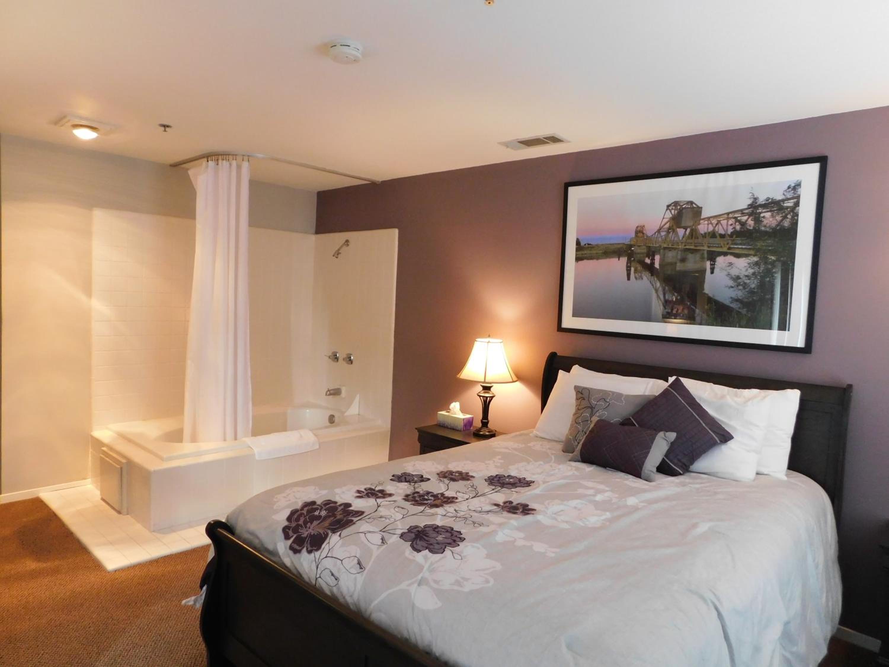 Queen Room with Spa Bath - Photo 9