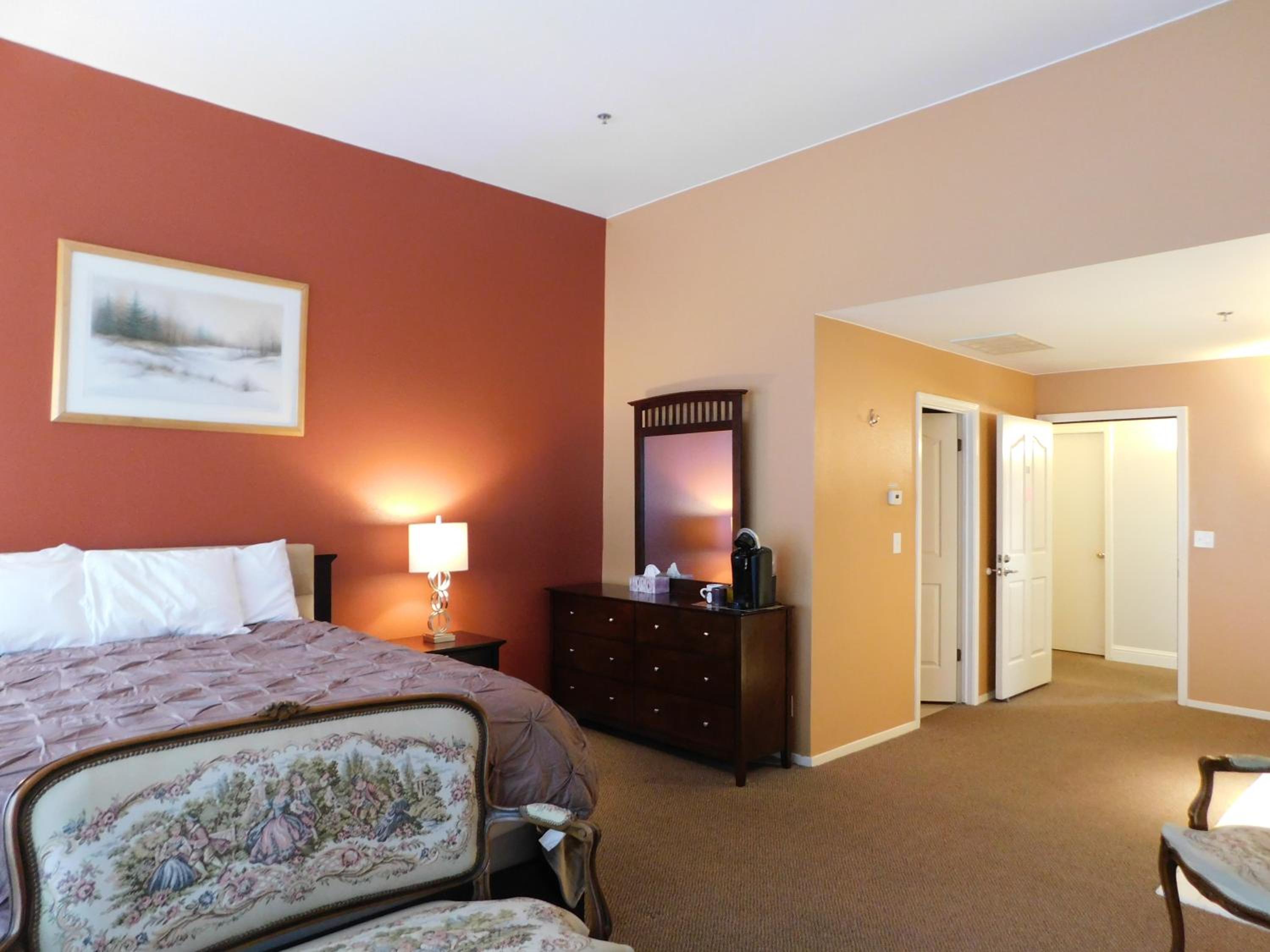 Standard Suite - Photo 1